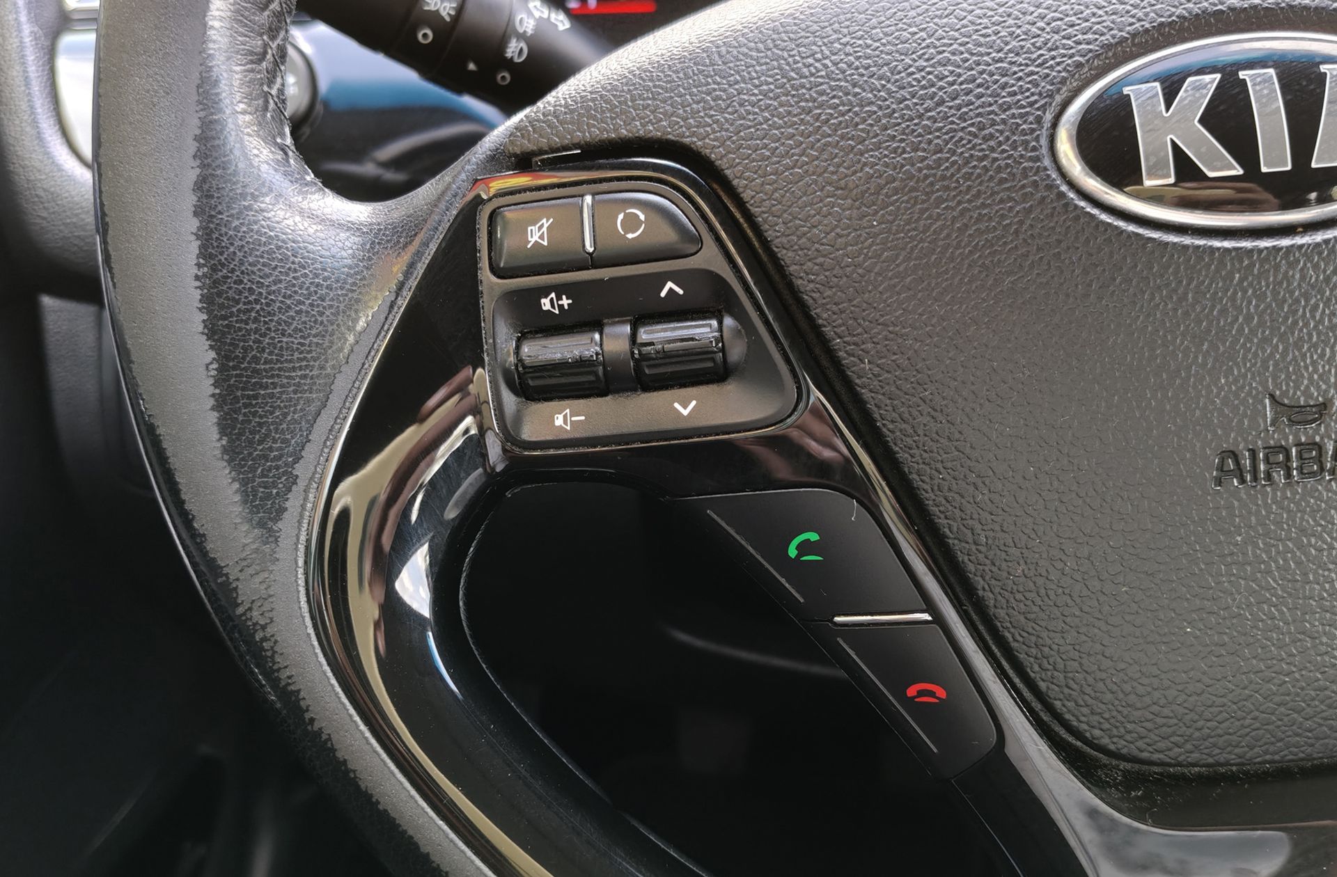 Kia Ceed 1.6 CRDi VGT Eco-Dynamics Uefa Euro2016 - foto 23