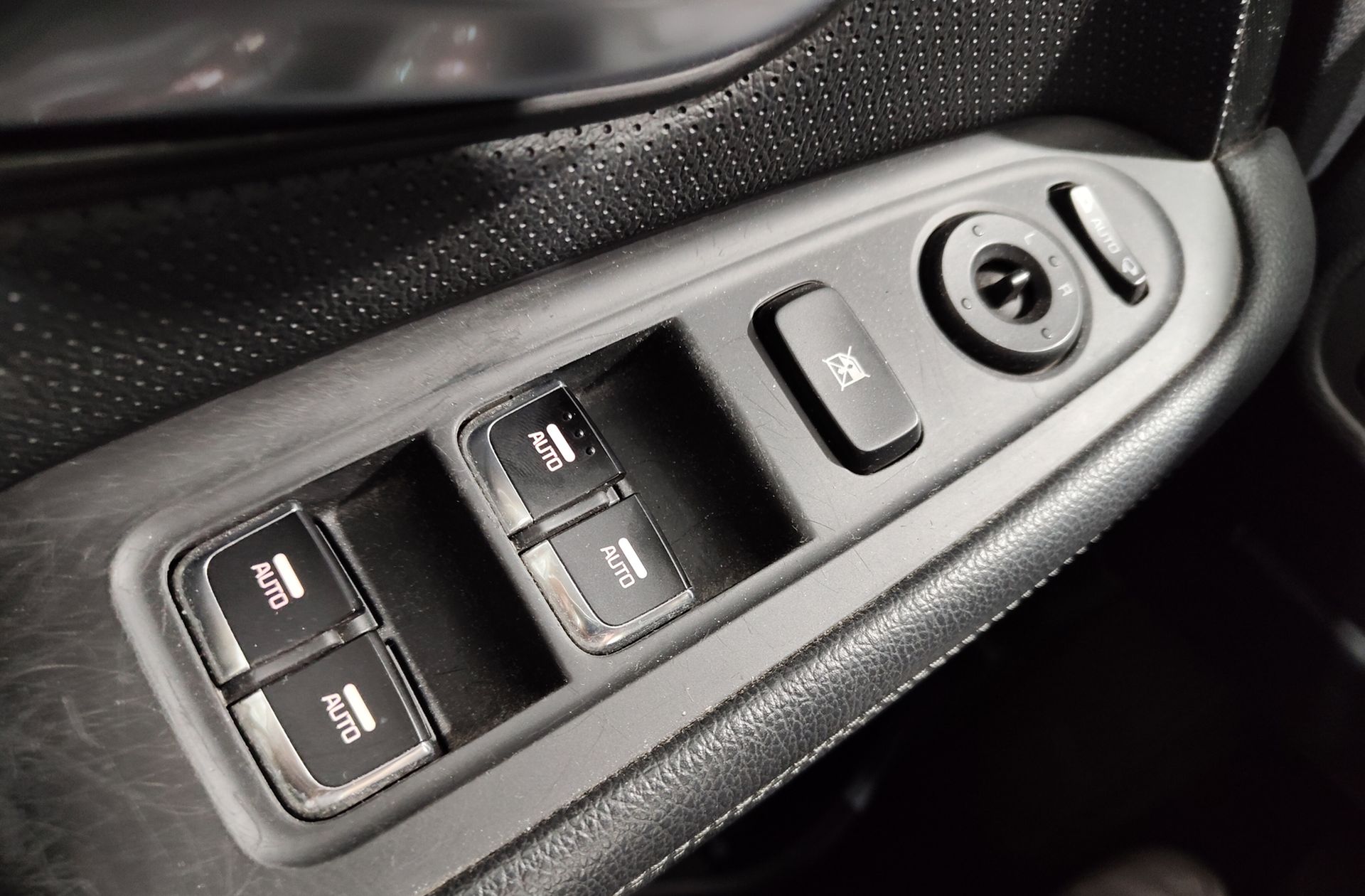 Kia Carens 1.6 GDi Uefa Euro 2016 Eco-Dynamics - foto 35