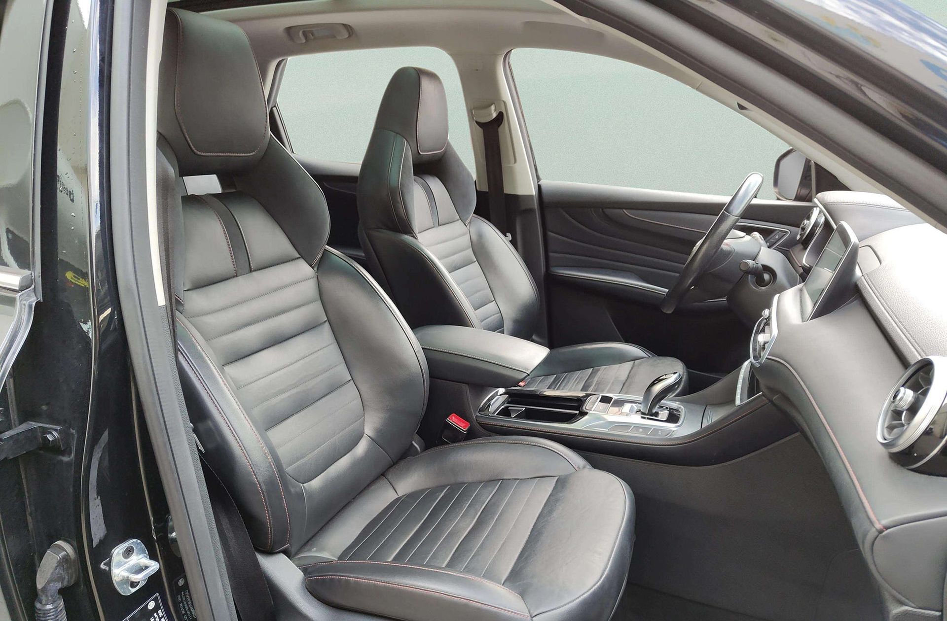 MG HS 1.5 Turbo GDI Luxury DCT - foto 24
