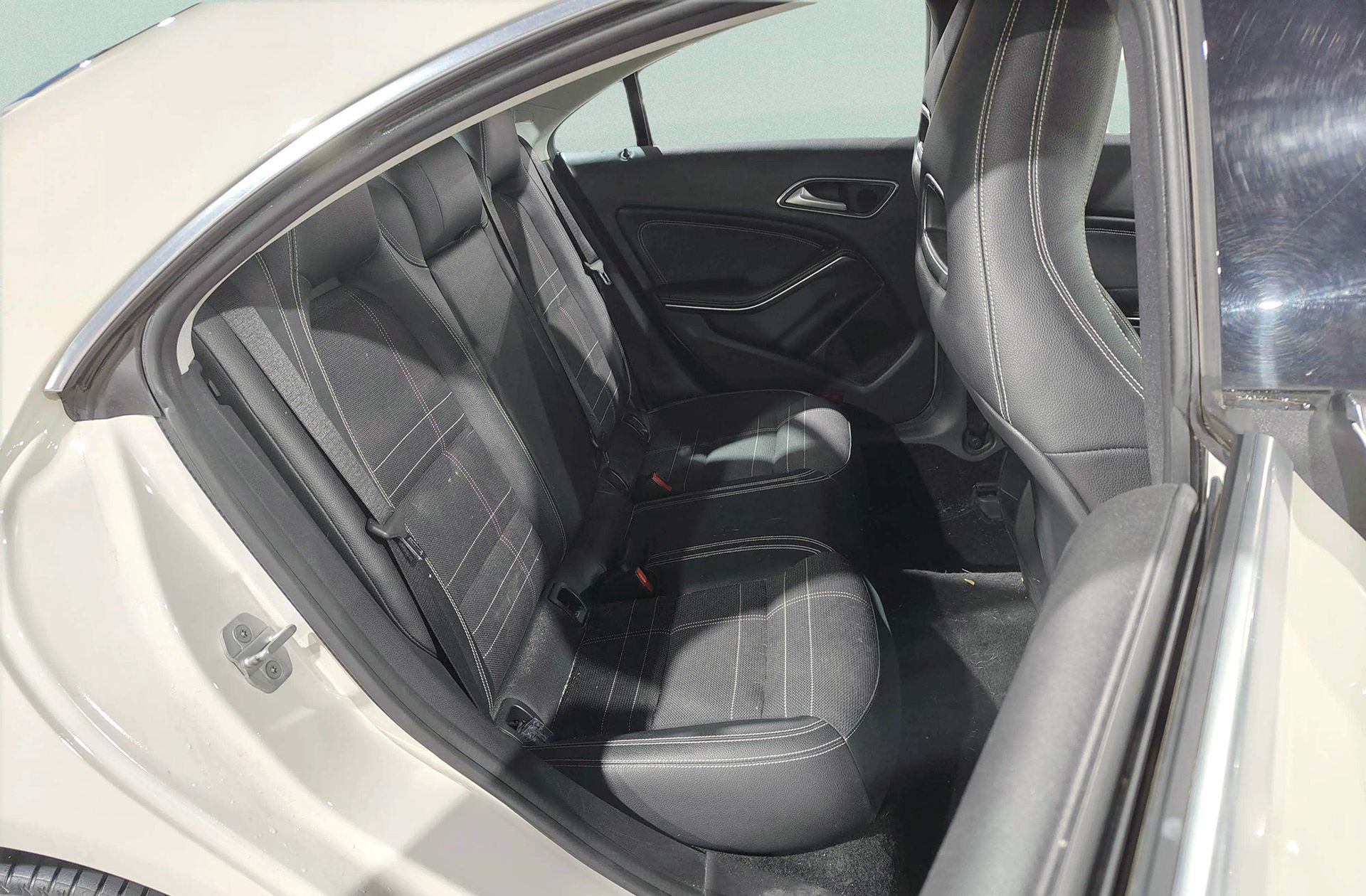 Mercedes-Benz CLA 200 d - foto 16