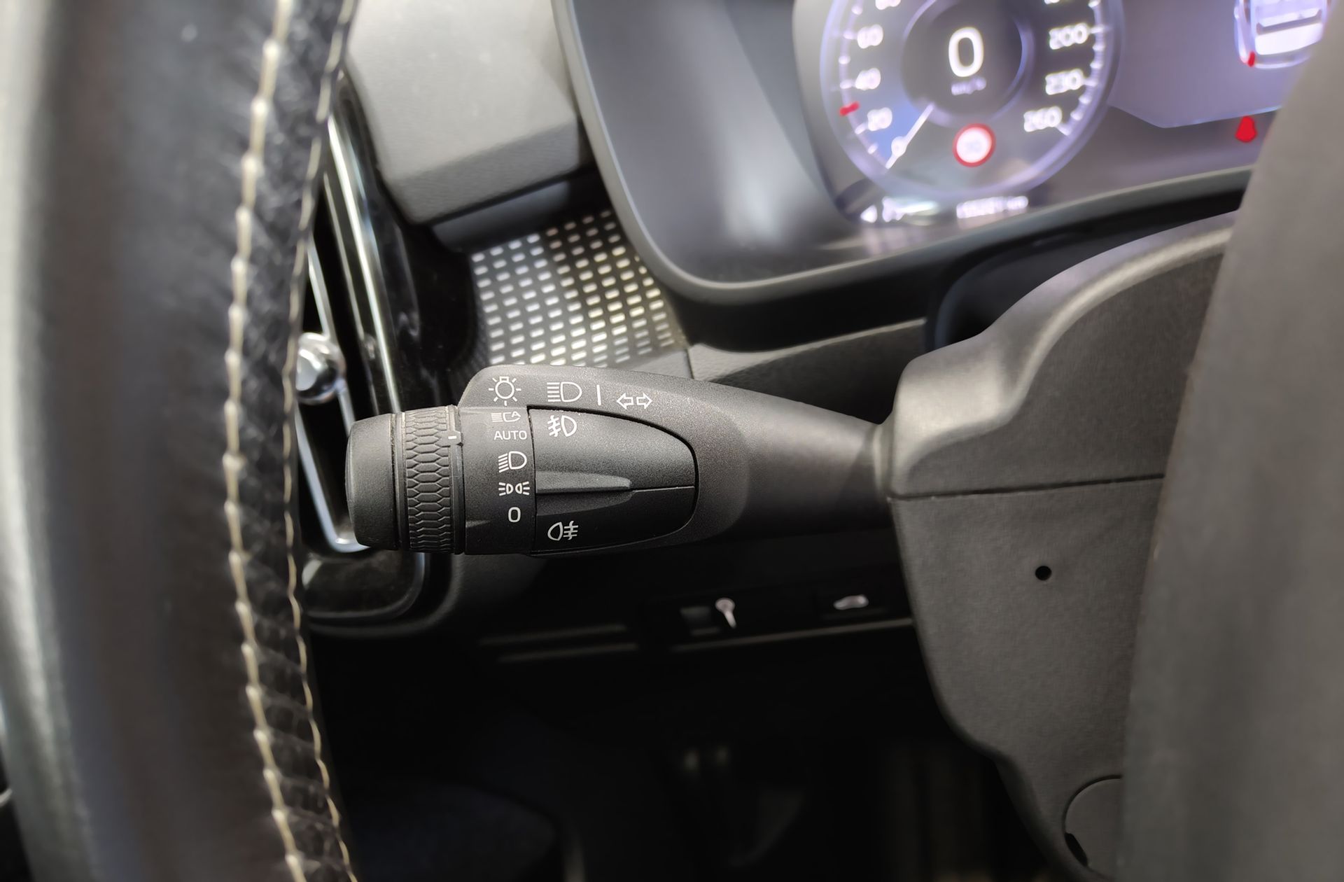Volvo XC40 D3 R-Design - foto 36