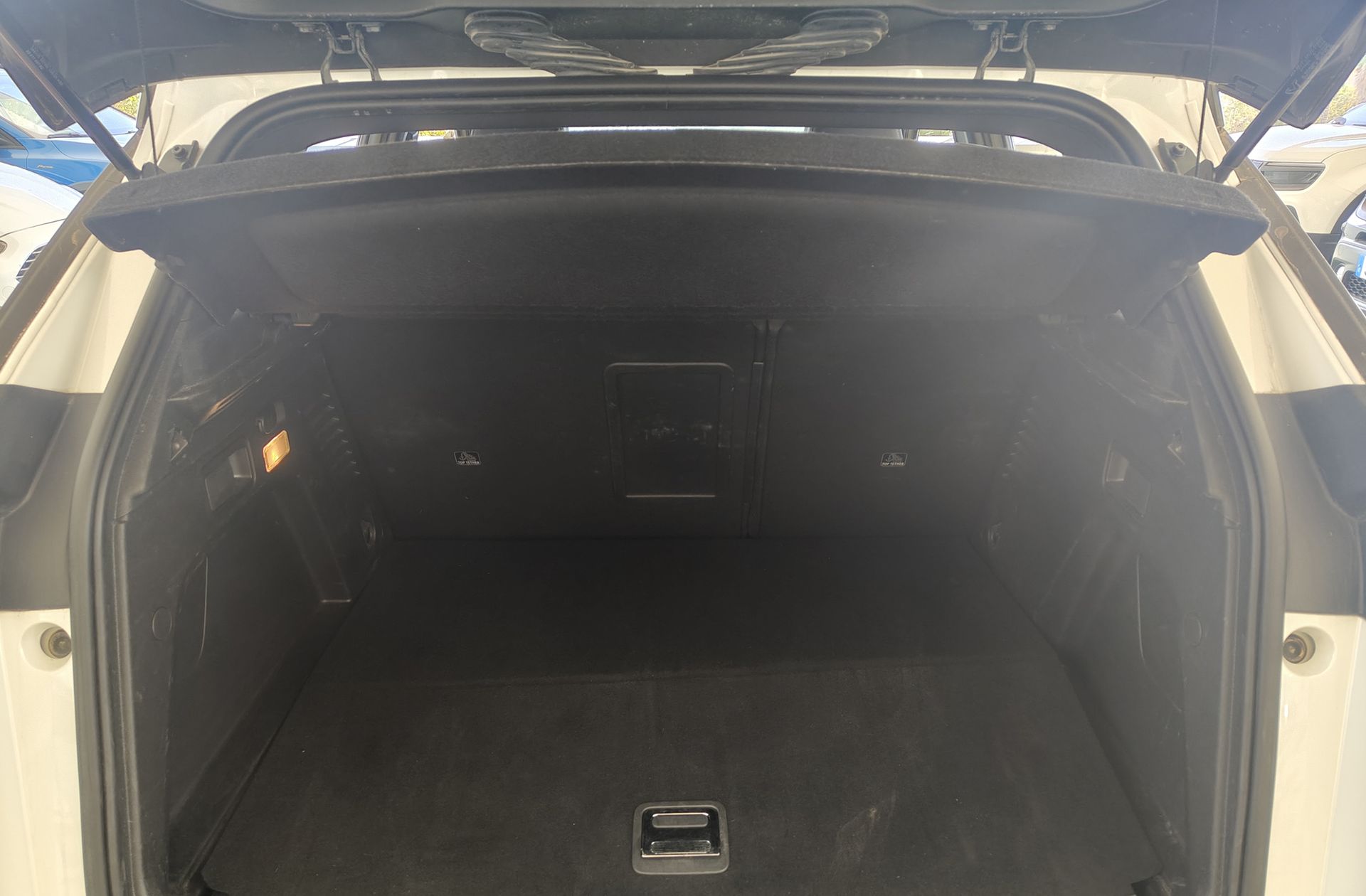 Peugeot 3008 300 Allure Pack e-EAT8 - foto 17