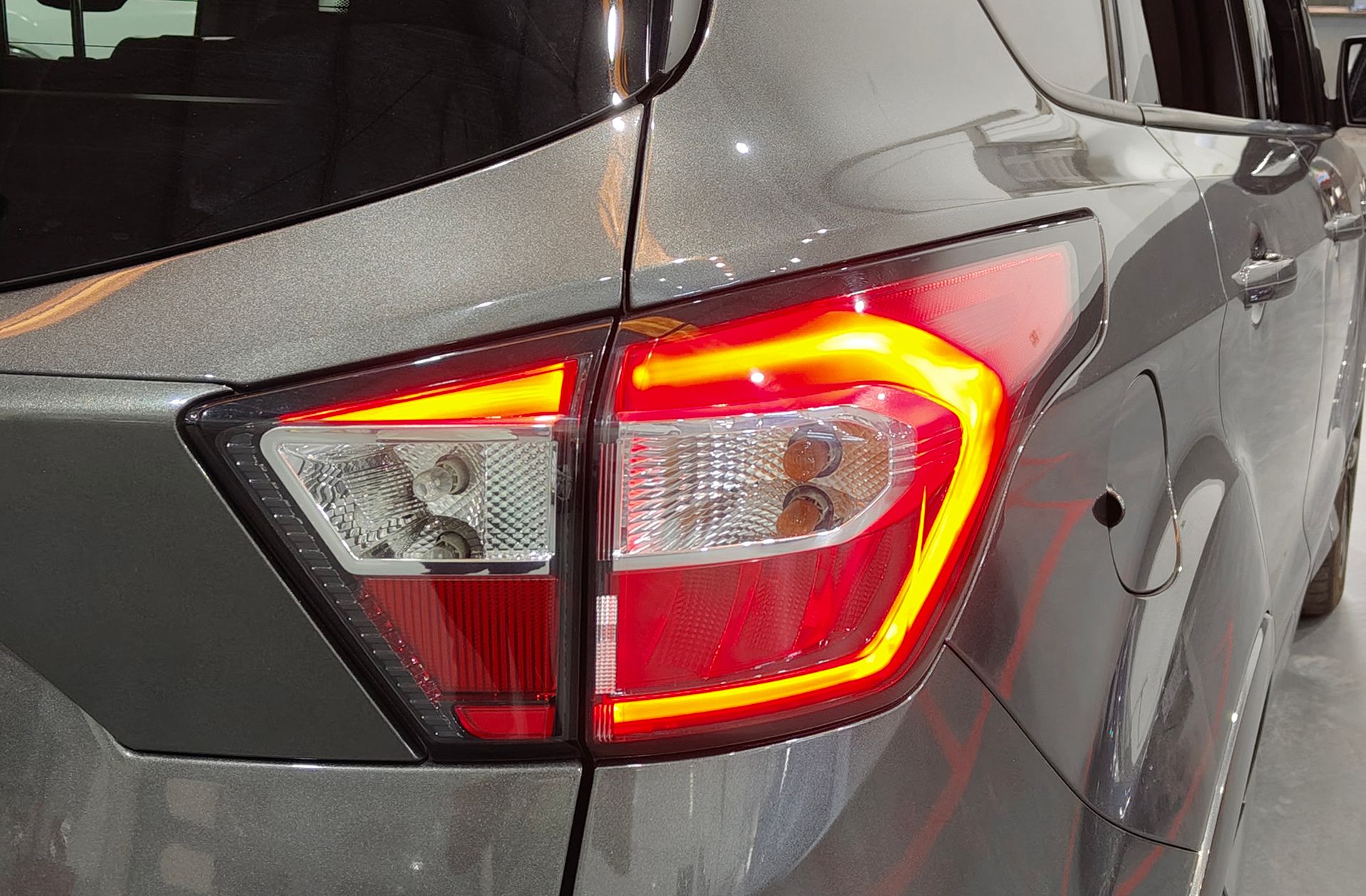 Ford Kuga 2.0 TDCi ST-Line Limited Edition 4x2 - foto 18