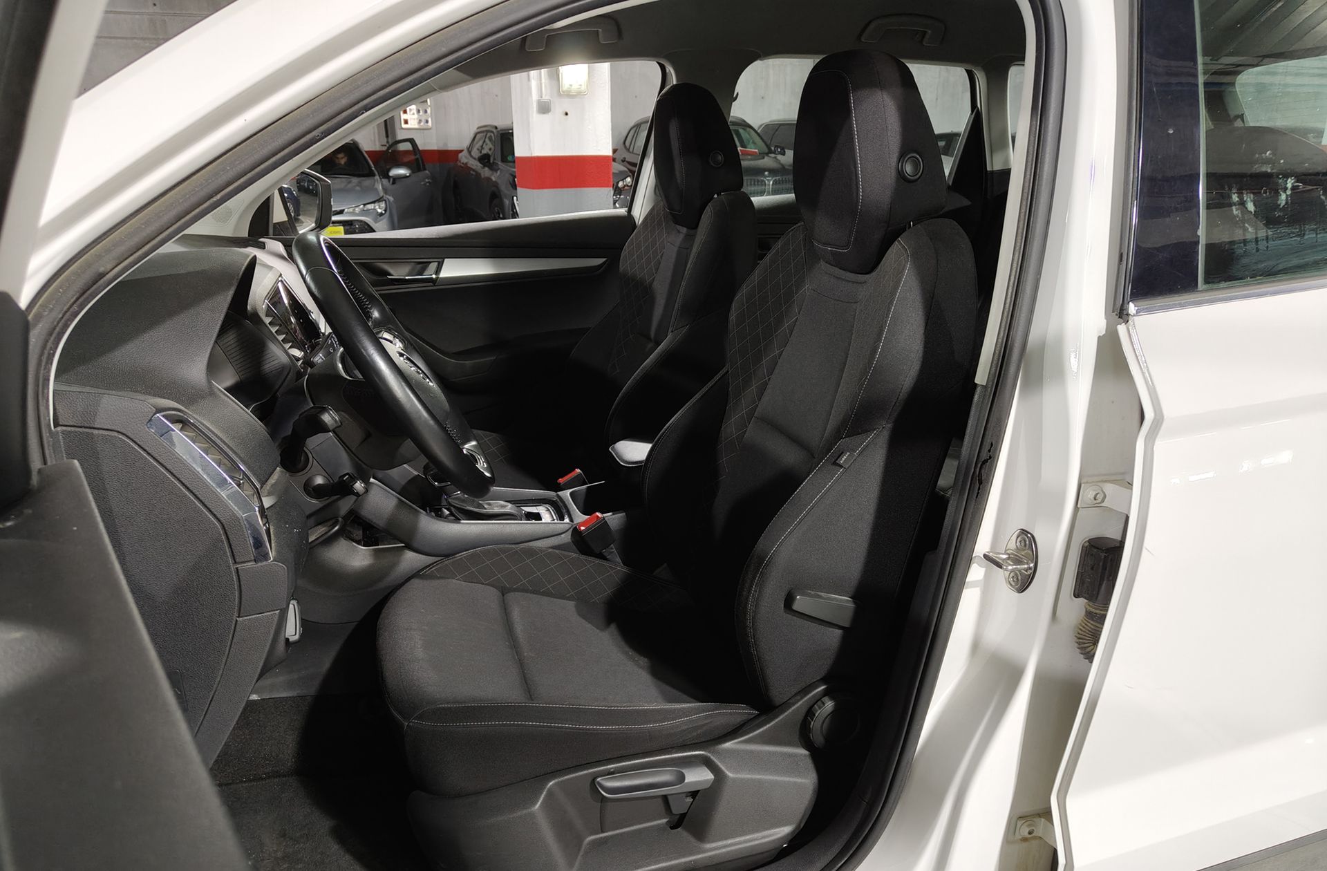 Škoda Karoq 2.0 TDI Ambition 4x4 DSG - foto 14