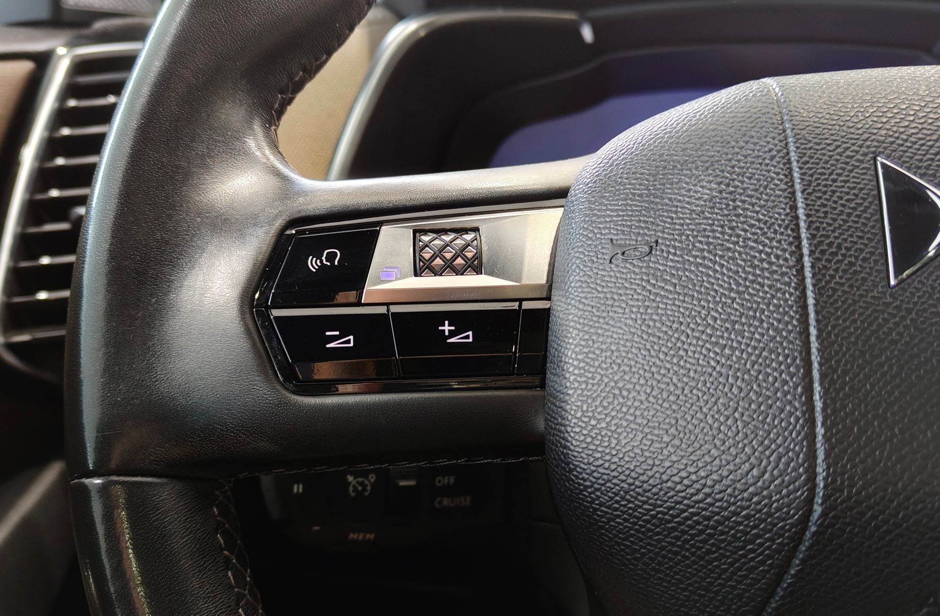 DS 7 Crossback PureTech 130 So Chic - foto 31