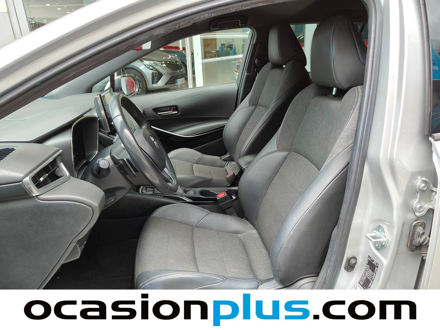 Foto asientos delanteros Toyota Corolla Toyota Corolla 180H Style E-CVT (180 CV)