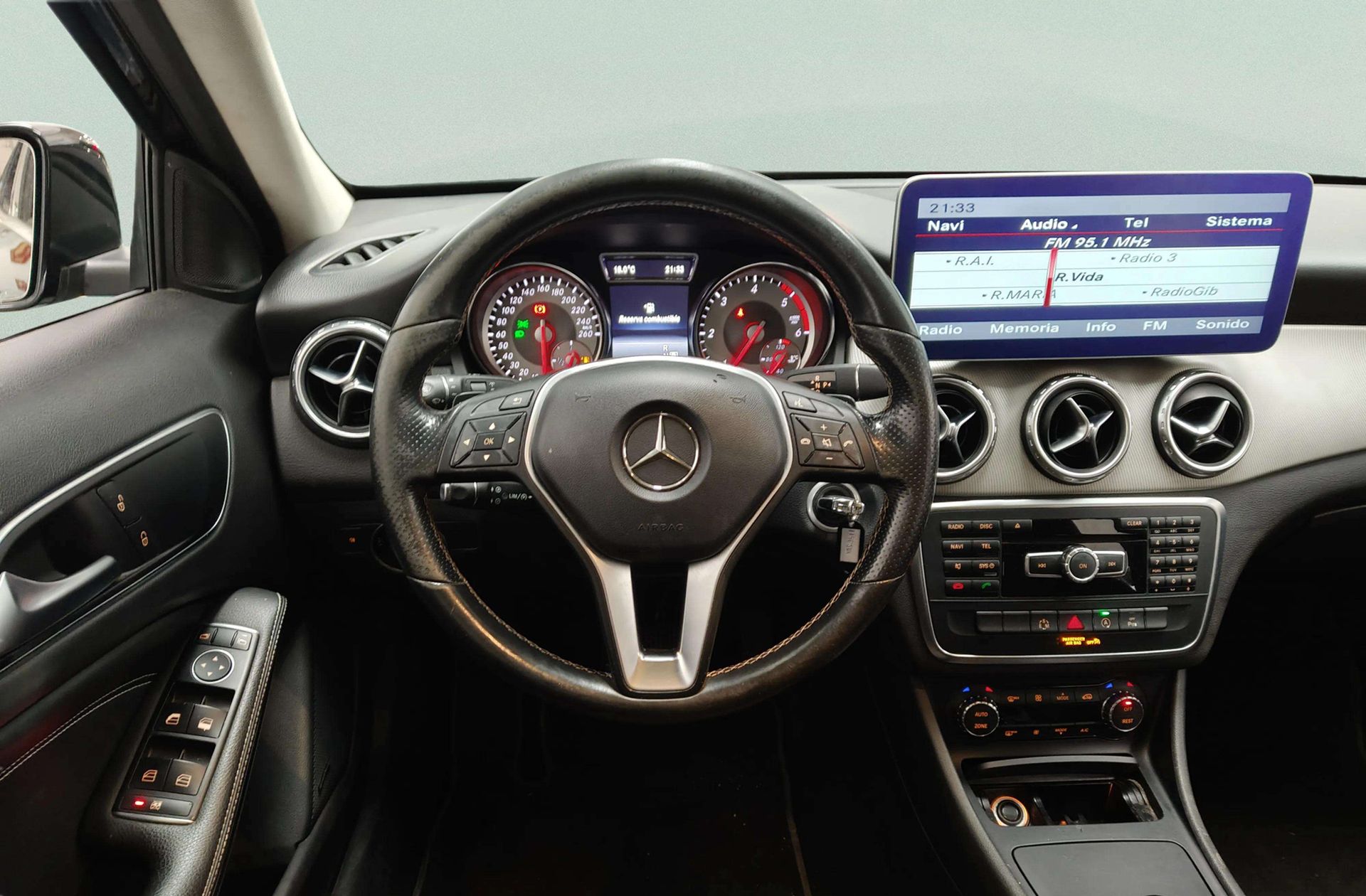 Mercedes-Benz GLA 200 CDI Style - foto 24