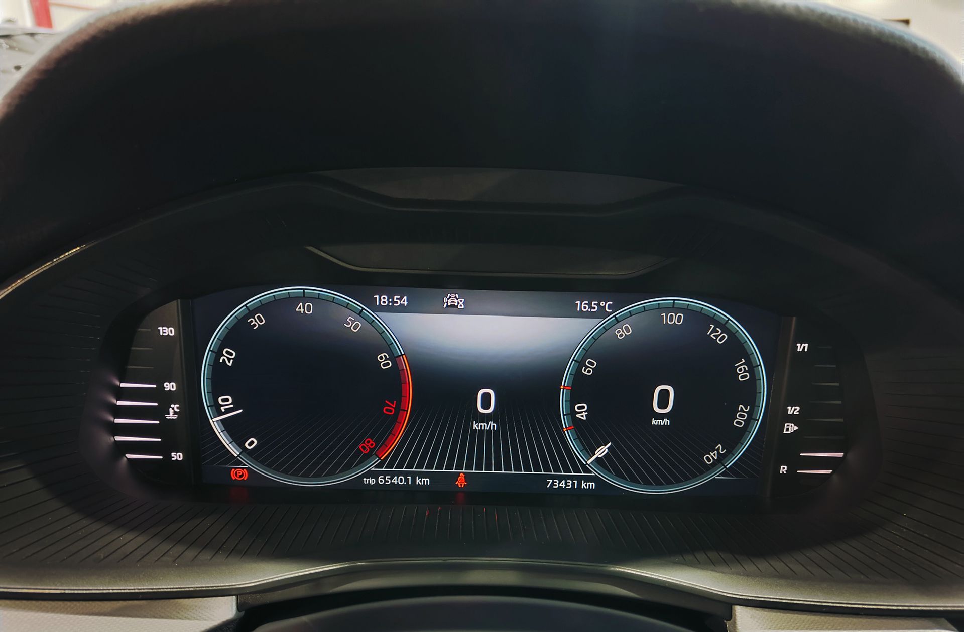 Škoda Kamiq 1.5 TSI Ambition - foto 24