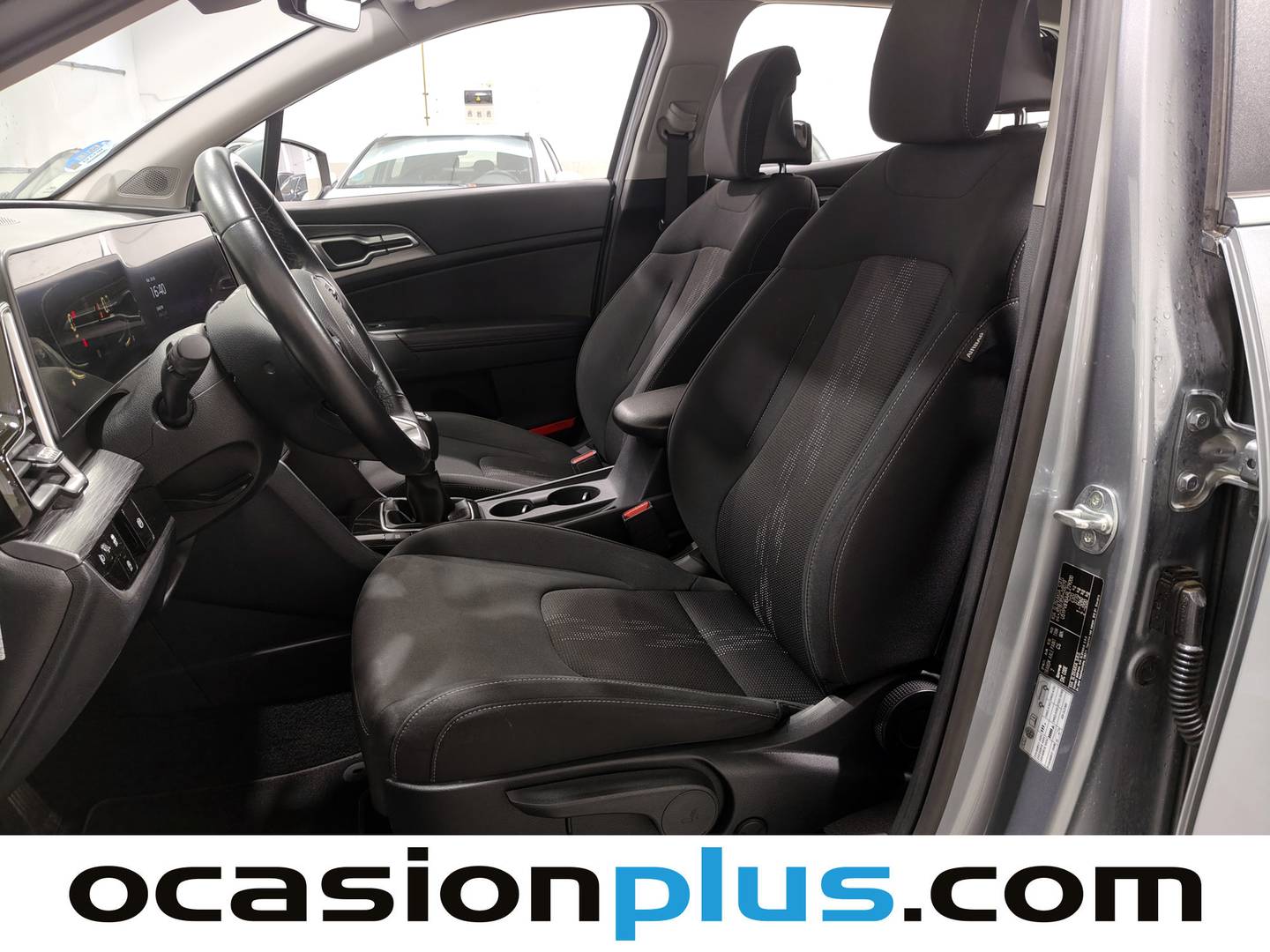 Foto asientos delanteros KIA Sportage KIA Sportage 1.6 T-GDi MHEV Drive 4x2 (150 CV)