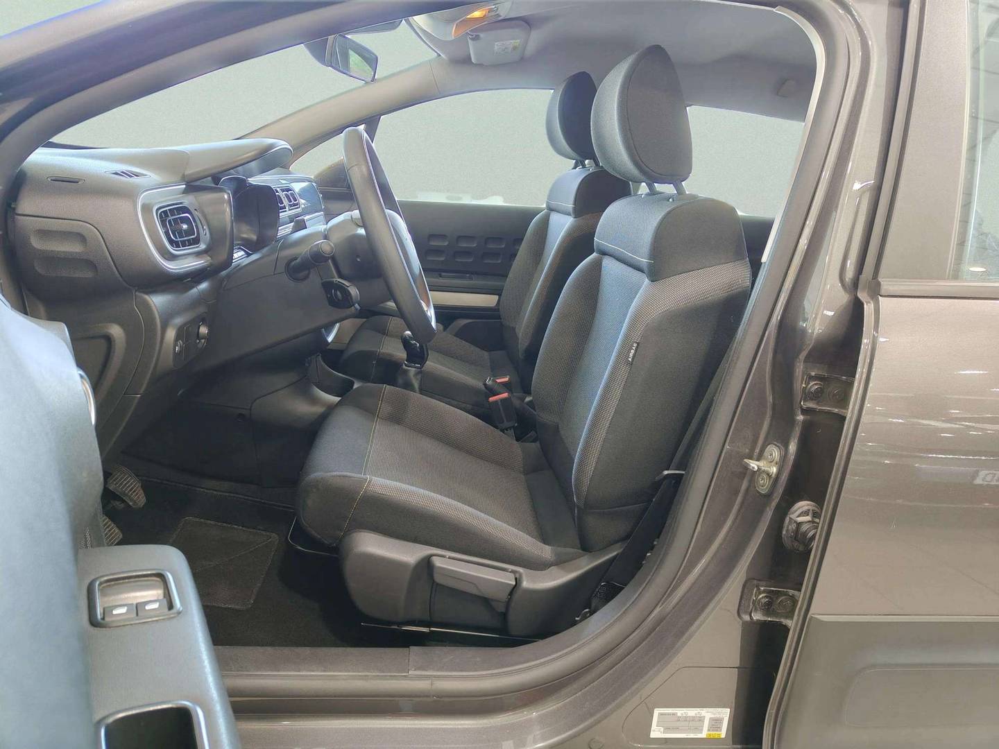 Foto asientos delanteros Citroën C3 Origin Citroen C3 Origin PureTech 83 S&S Plus (83 CV)