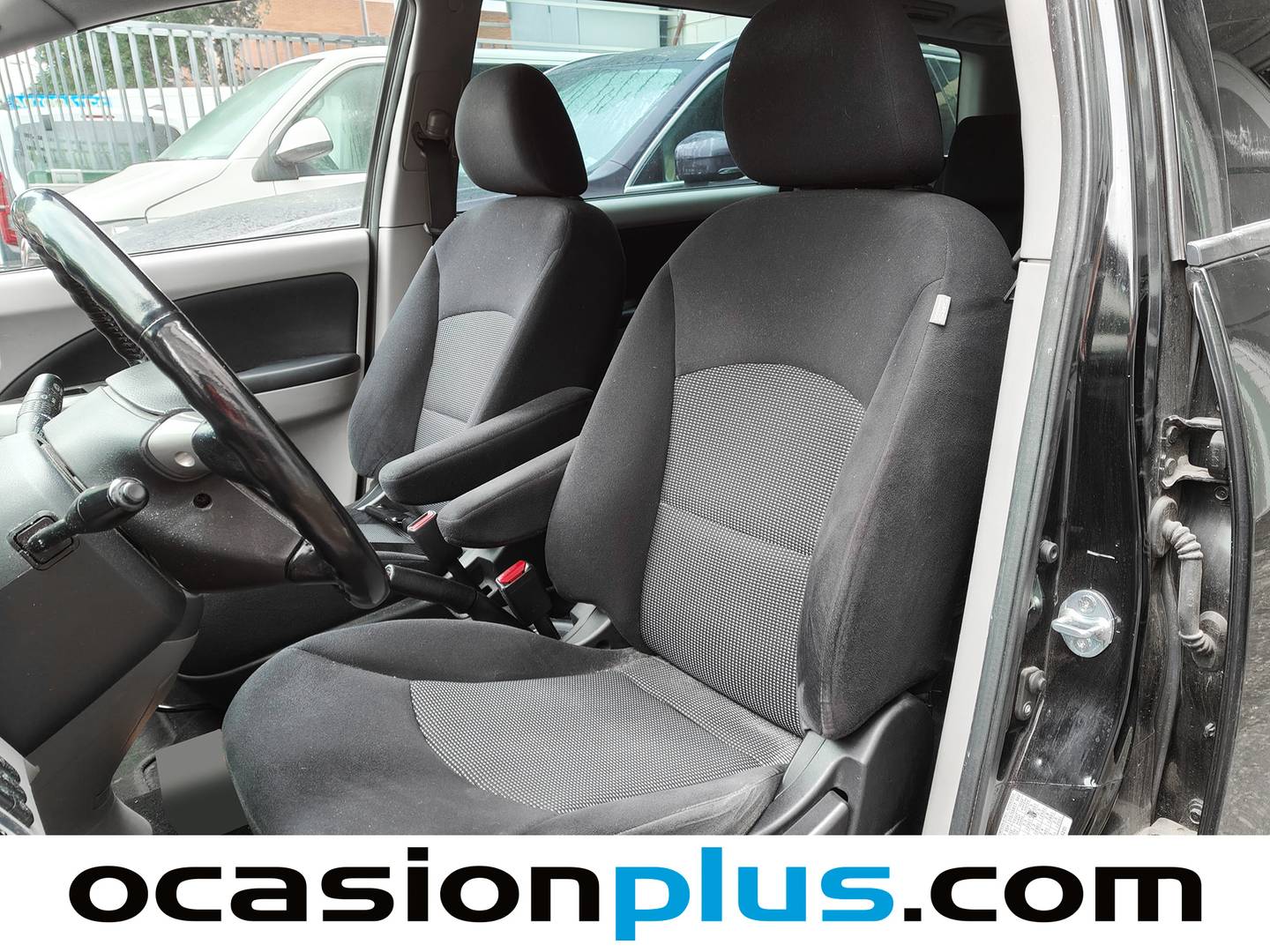 Foto Mitsubishi Grandis Mitsubishi Grandis 2.0 DI-D Intense Plus (136 CV) 7 Plazas