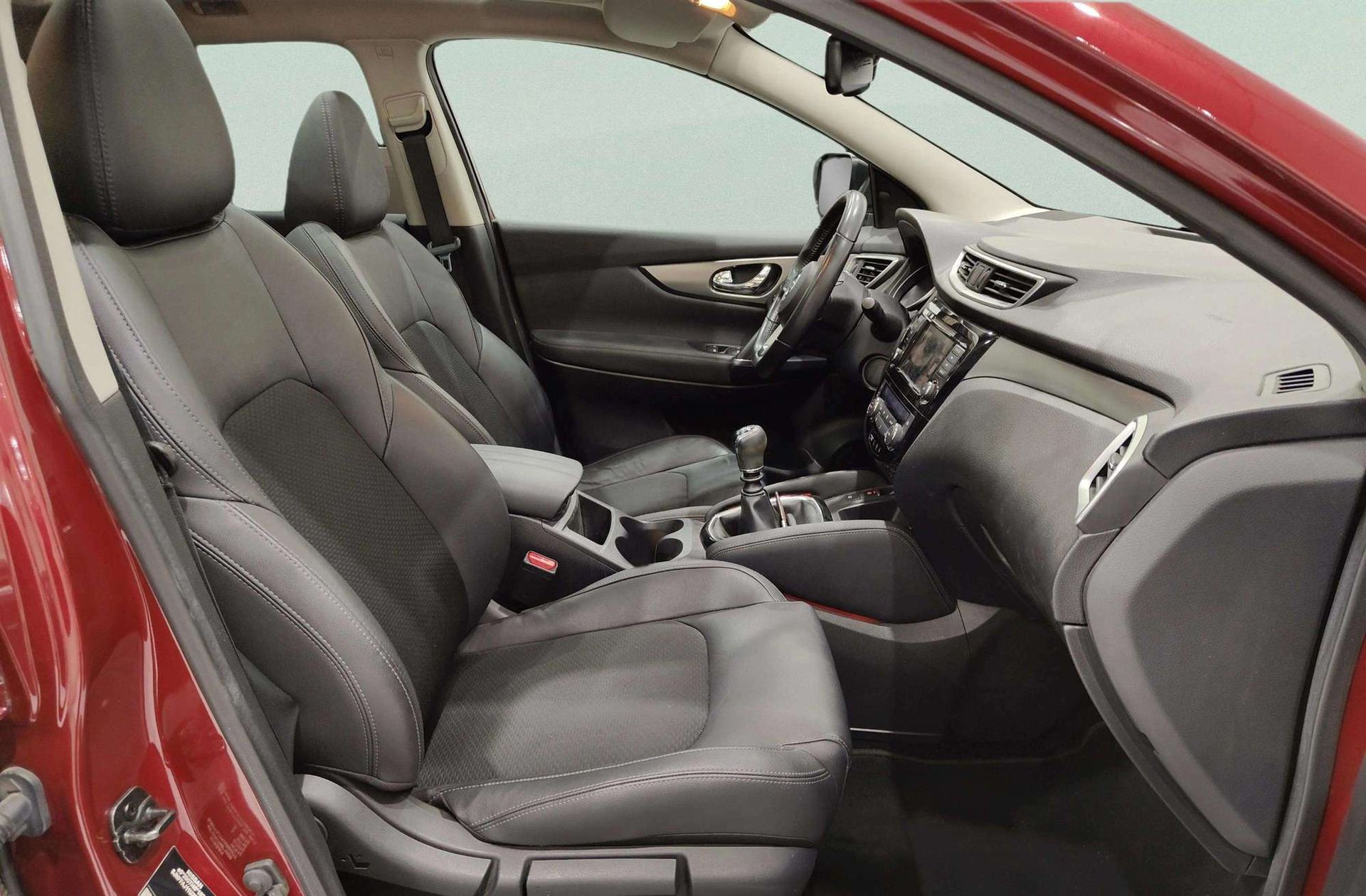 Nissan Qashqai DIG-T 140 Tekna 4x2 - foto 22