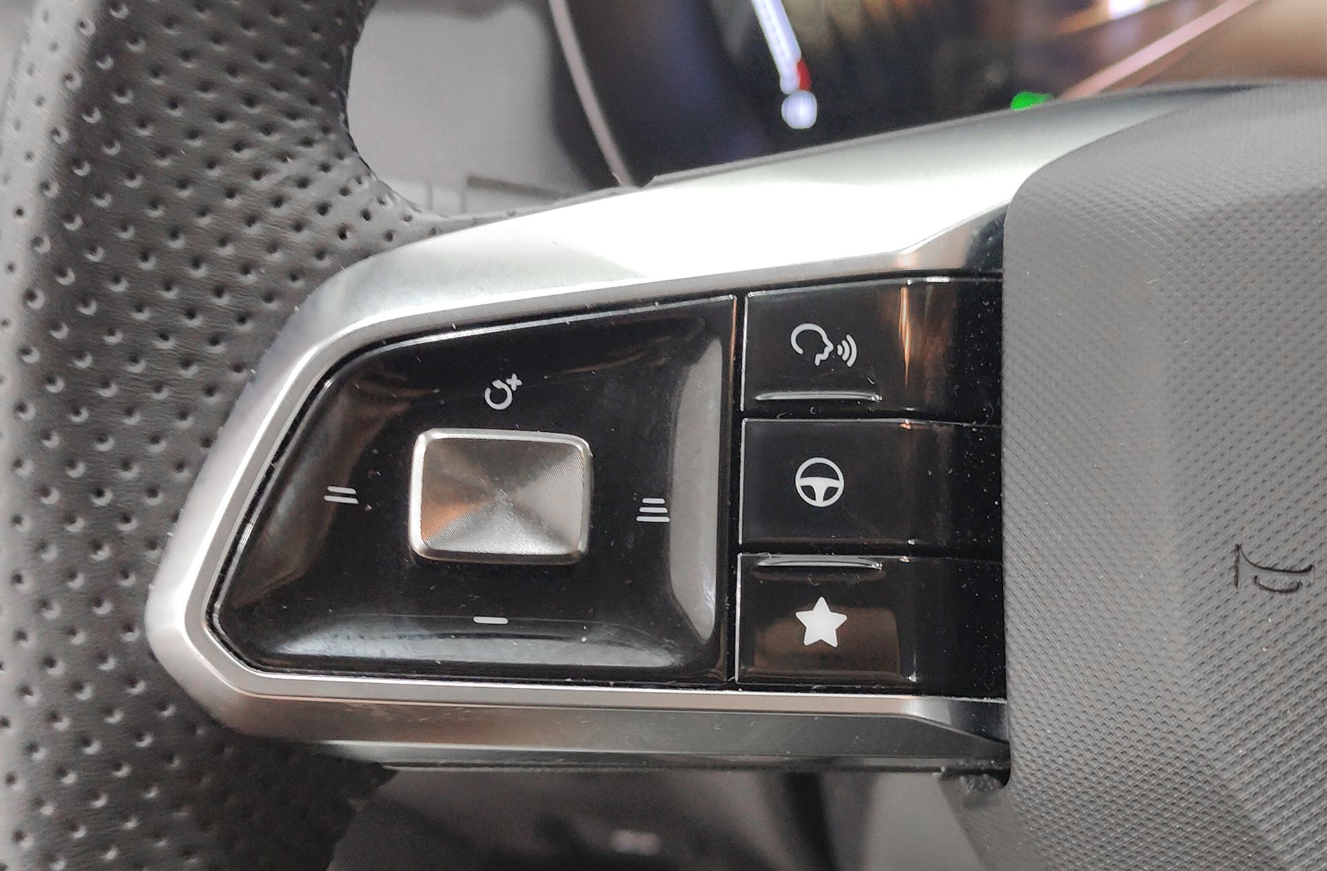 MG ZS 1.5 Hybrid+ Luxury - foto 29