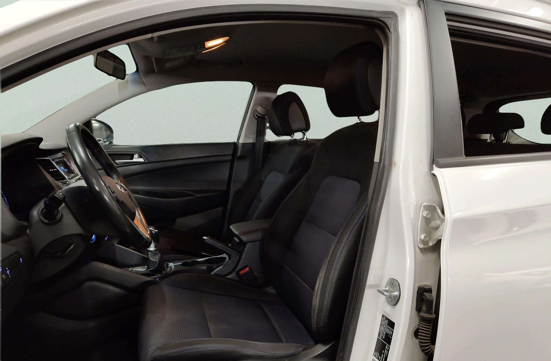 Hyundai Tucson 1.7 CRDi BlueDrive Klass 4x2 - foto 9