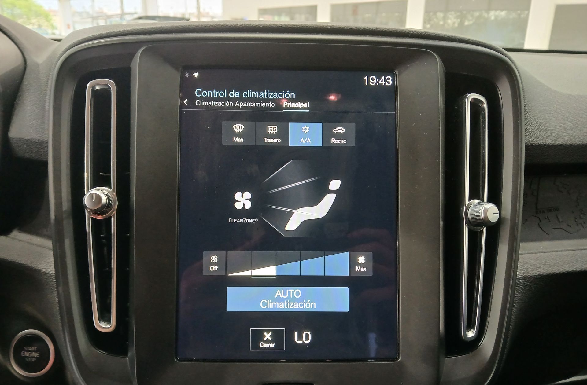 Volvo XC40 T2 Momentum Core - foto 31