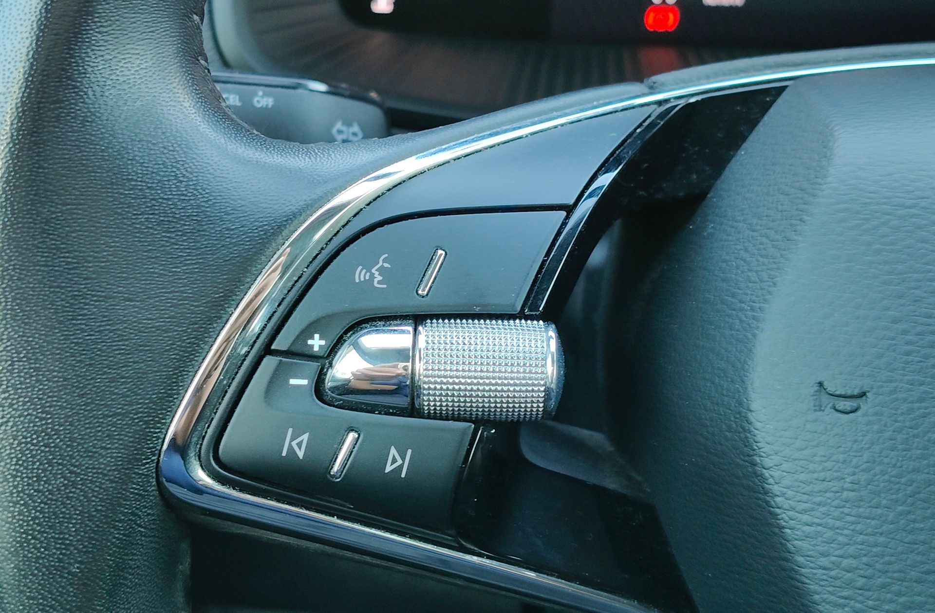 Škoda Karoq 2.0 TDI Selection - foto 28