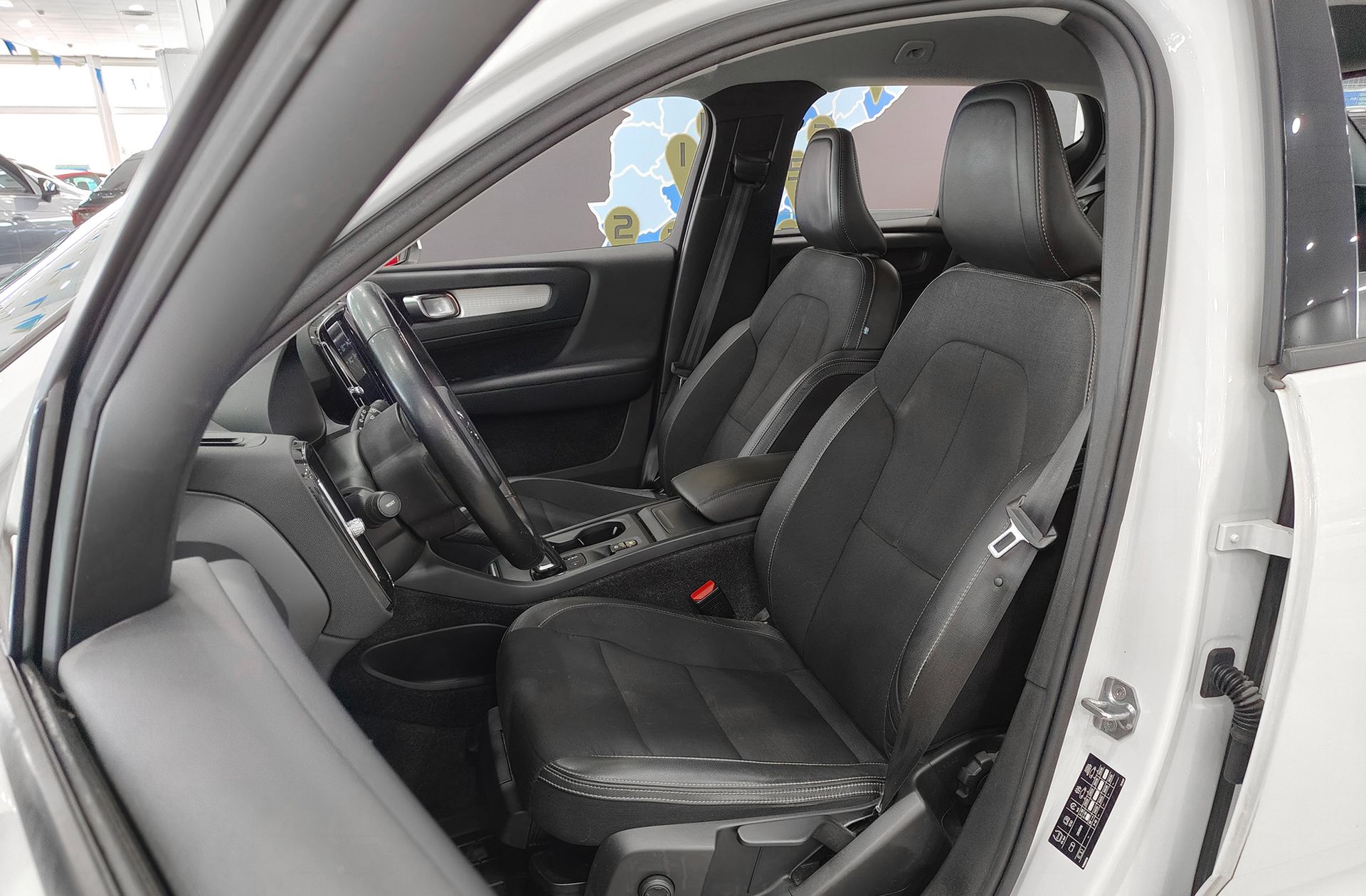 Volvo XC40 T4 Momentum - foto 11