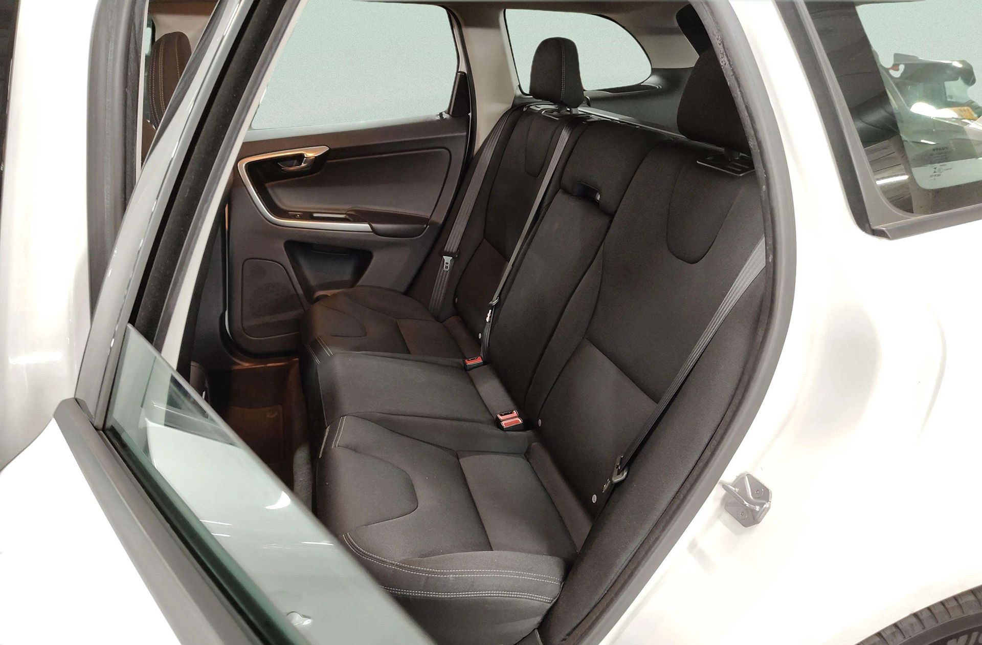Volvo XC60 D3 Kinetic - foto 11