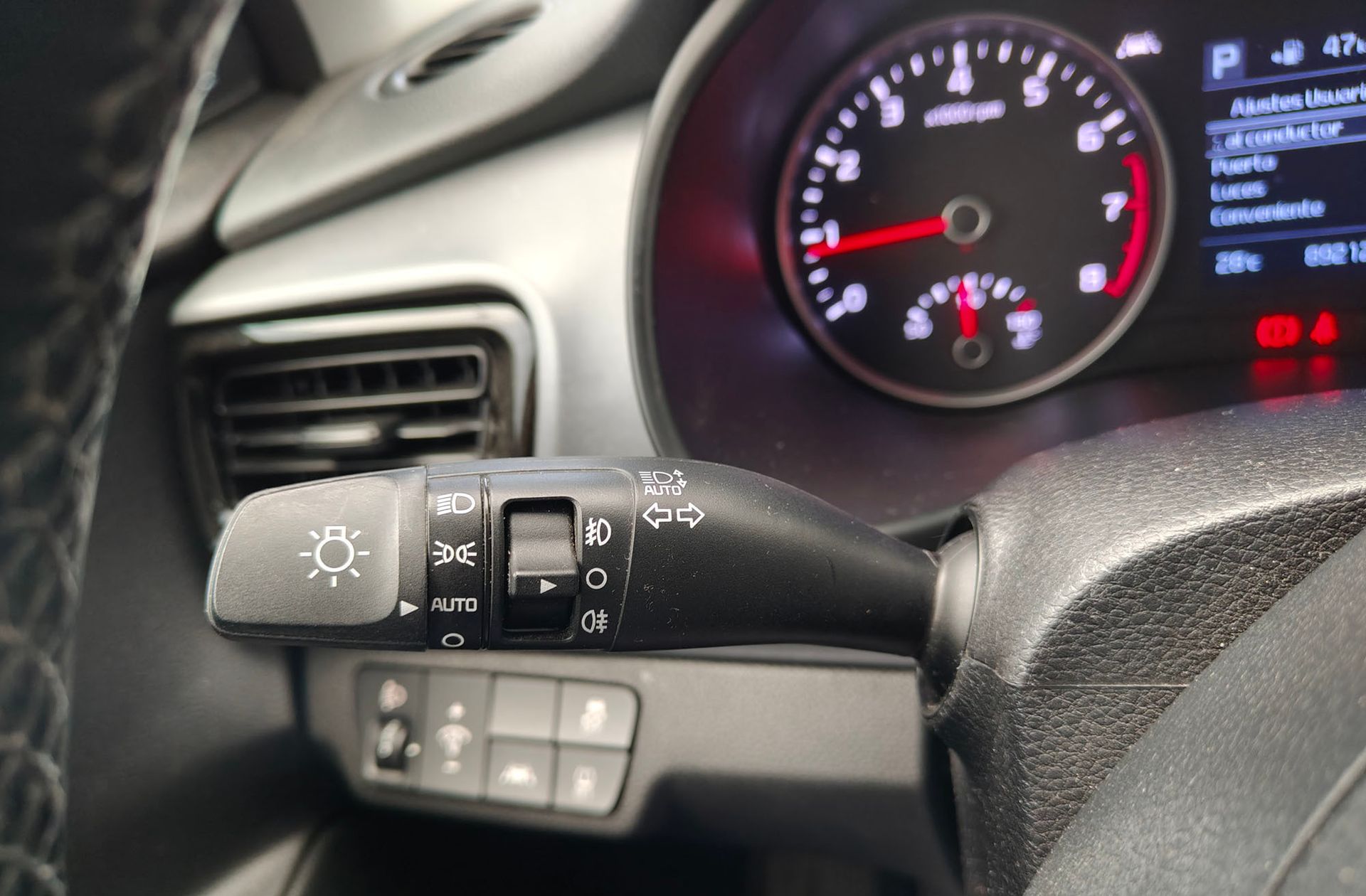 Kia Stonic 1.0 T-GDi Tech DCT - foto 25