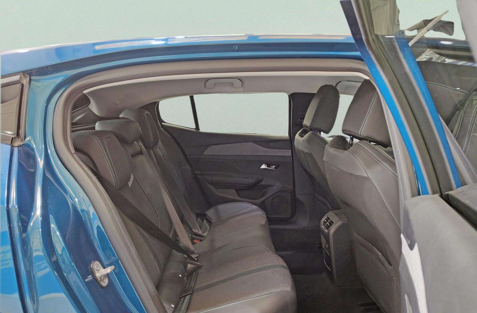 Peugeot 408 Allure Hybrid eDCS6 - foto 17