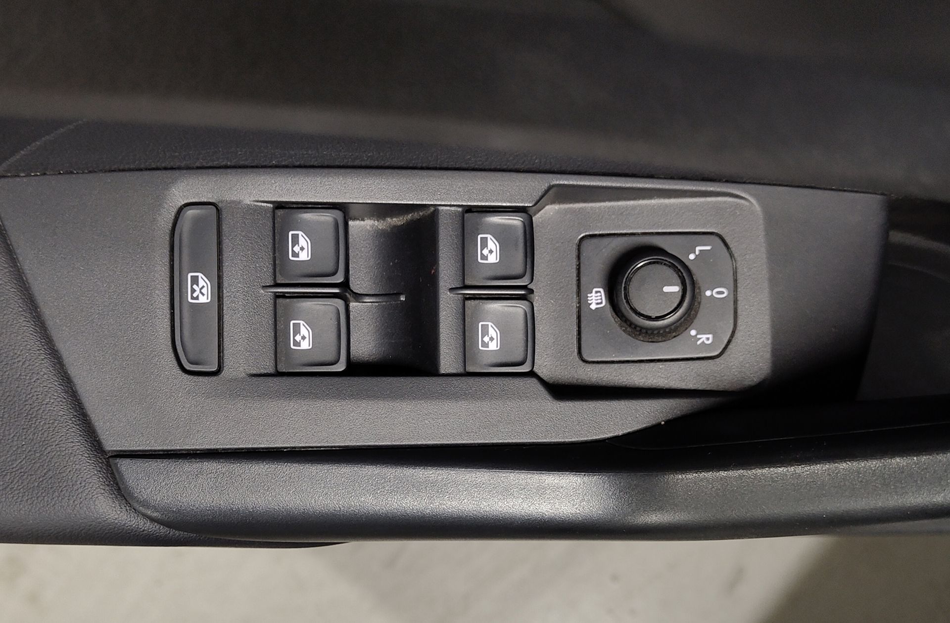 Volkswagen T-Cross 1.0 TSI - foto 33
