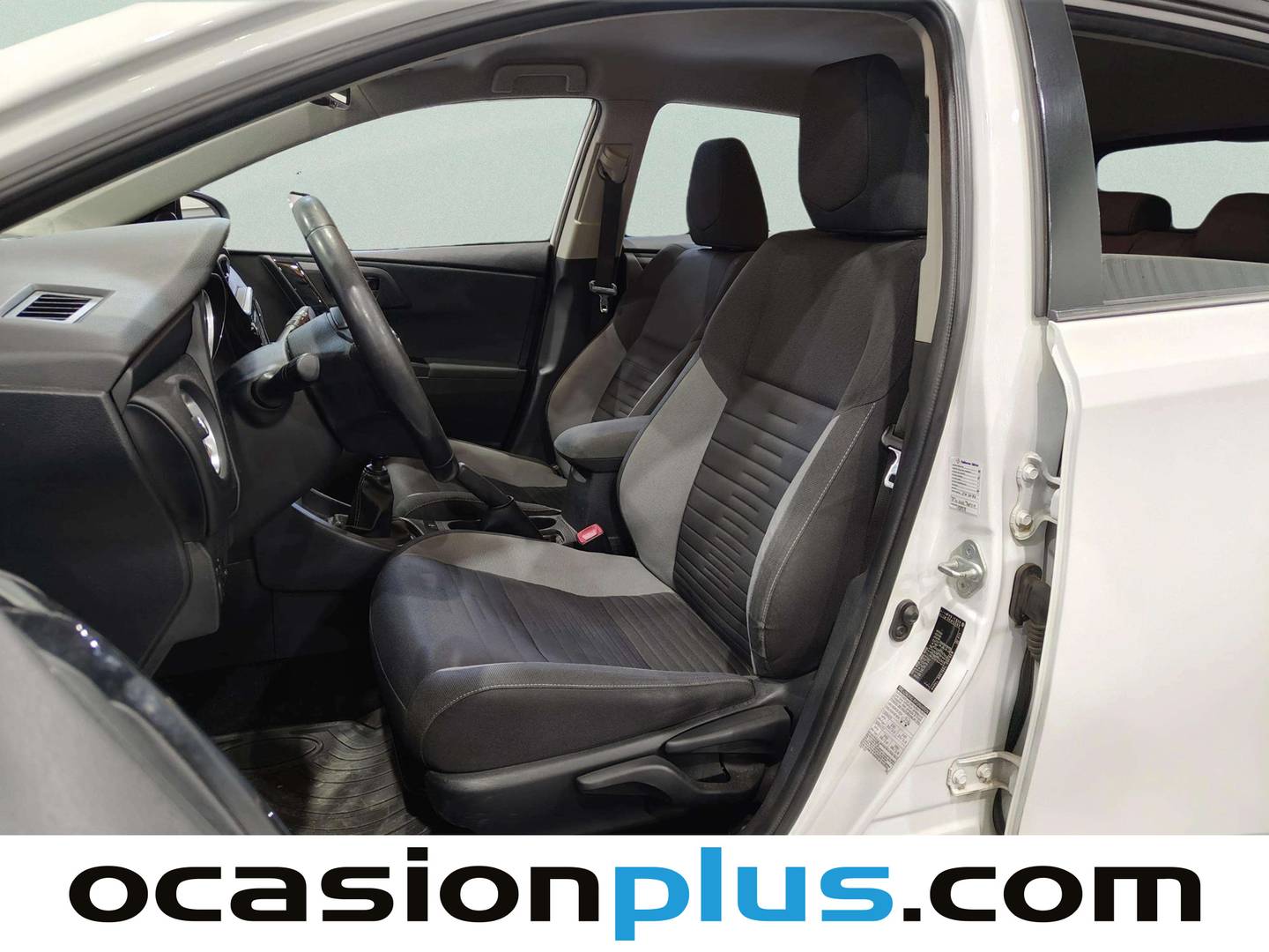 Foto asientos traseros Toyota Auris Toyota Auris 1.4 90 D Active (90 CV)