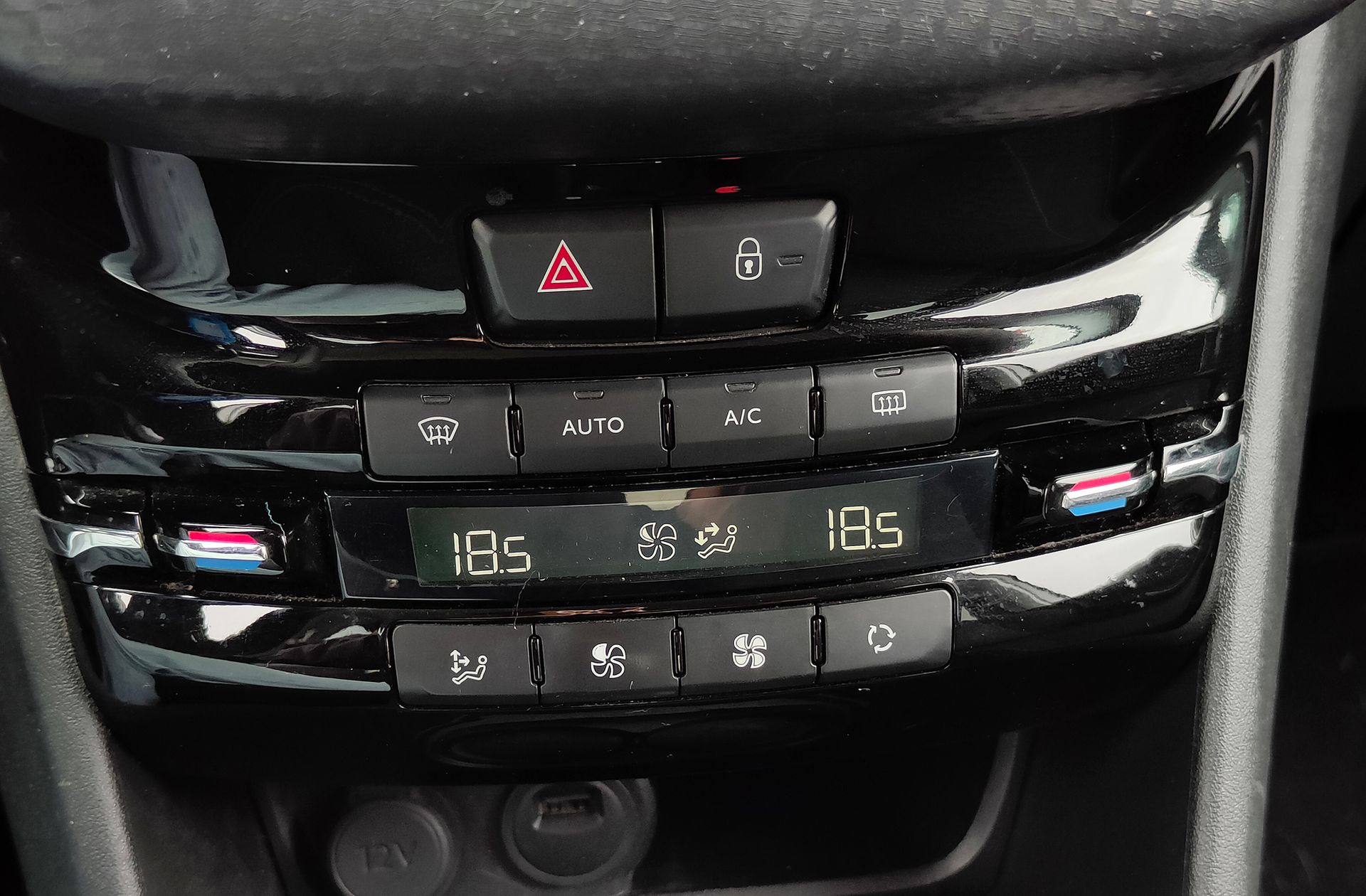 Peugeot 208 PureTech Signature - foto 29