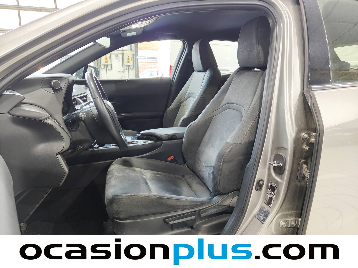 Foto Lexus UX Lexus UX 250h Business 2WD (184 CV)