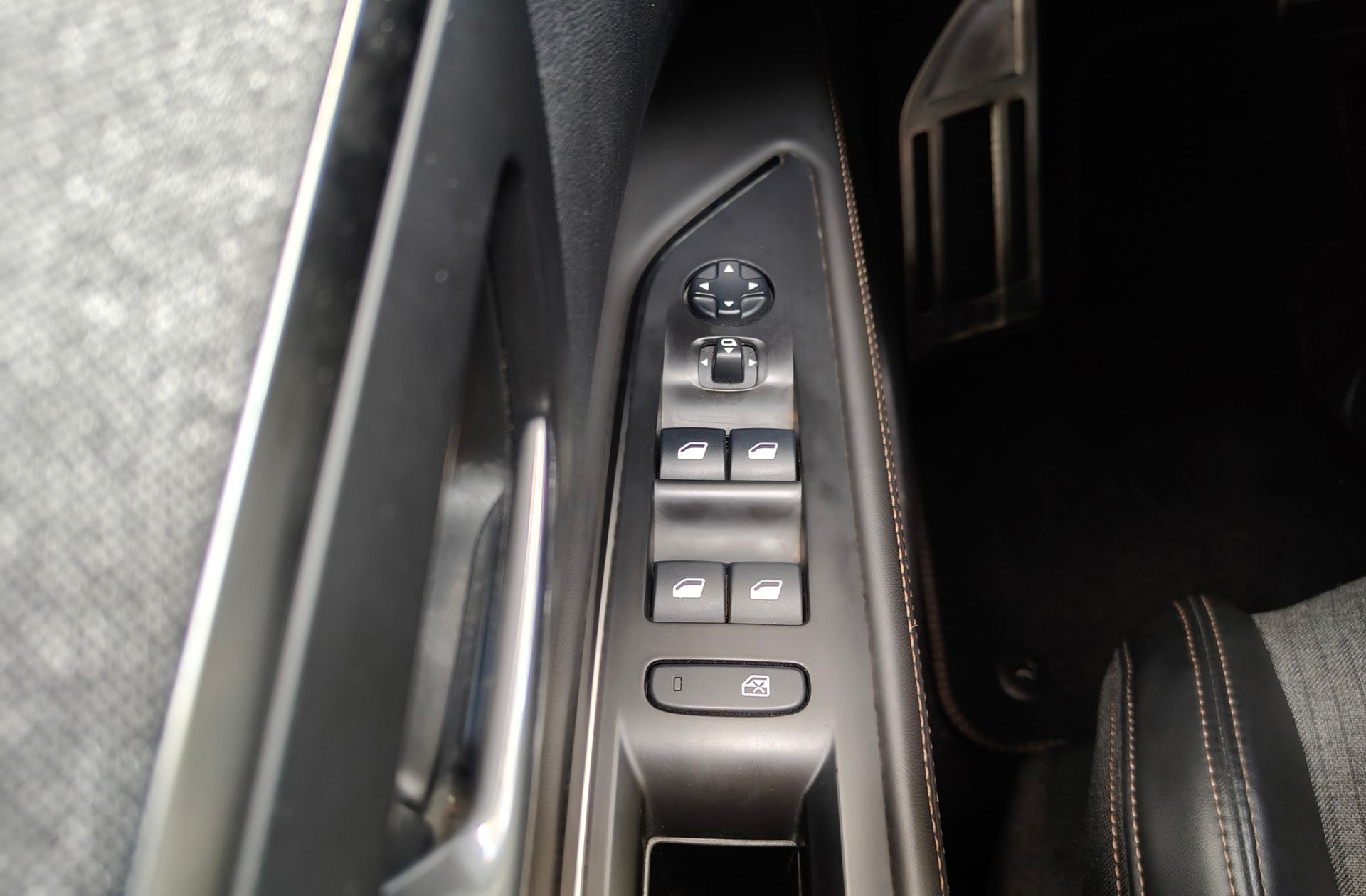 Peugeot 5008 1.6L THP GT Line EAT6 7 plazas - foto 47