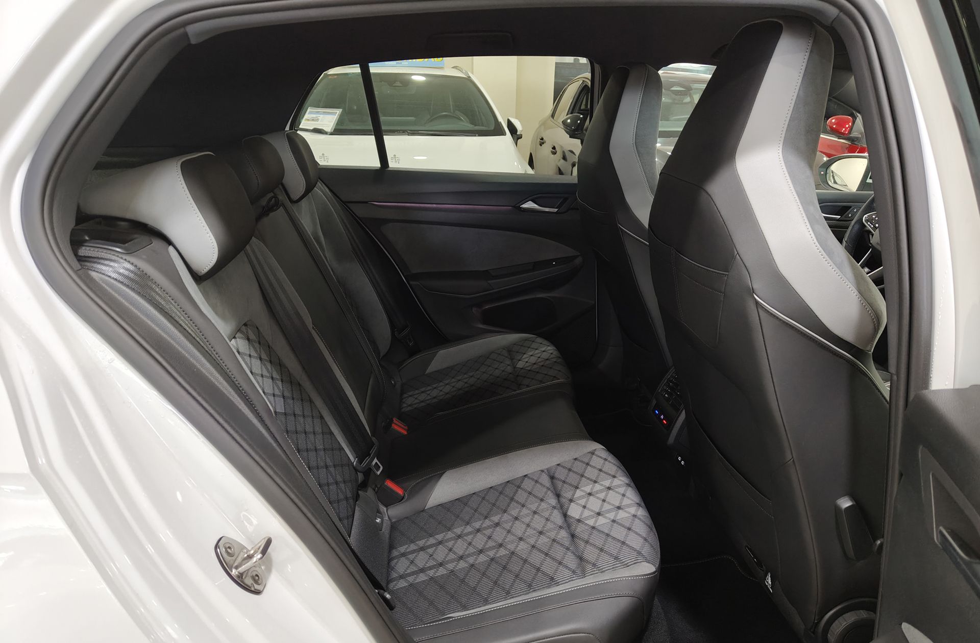 Volkswagen Golf R-Line 1.5 eTSI DSG - foto 20