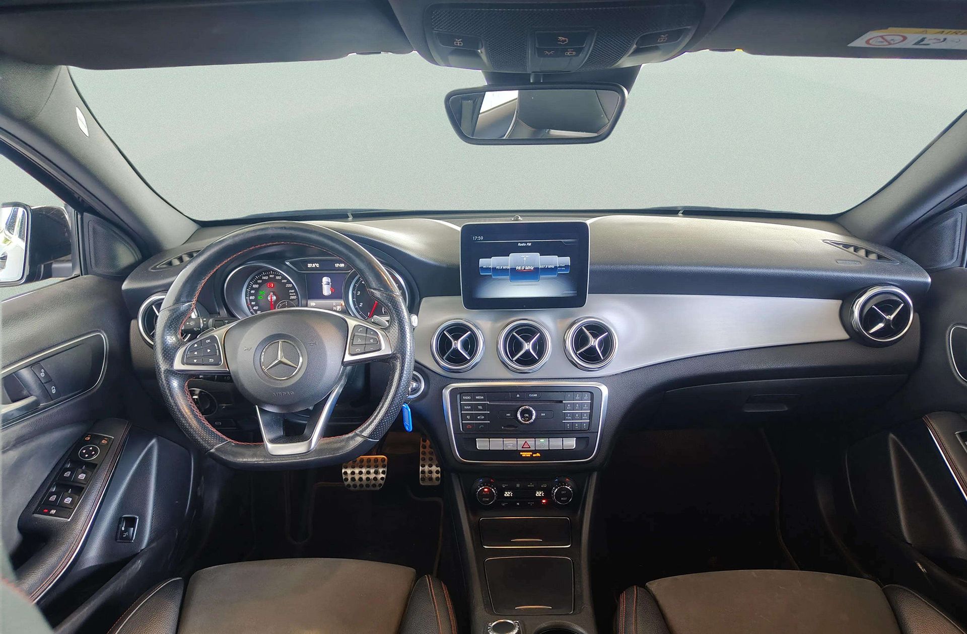 Mercedes-Benz GLA 180 Pack AMG - foto 6
