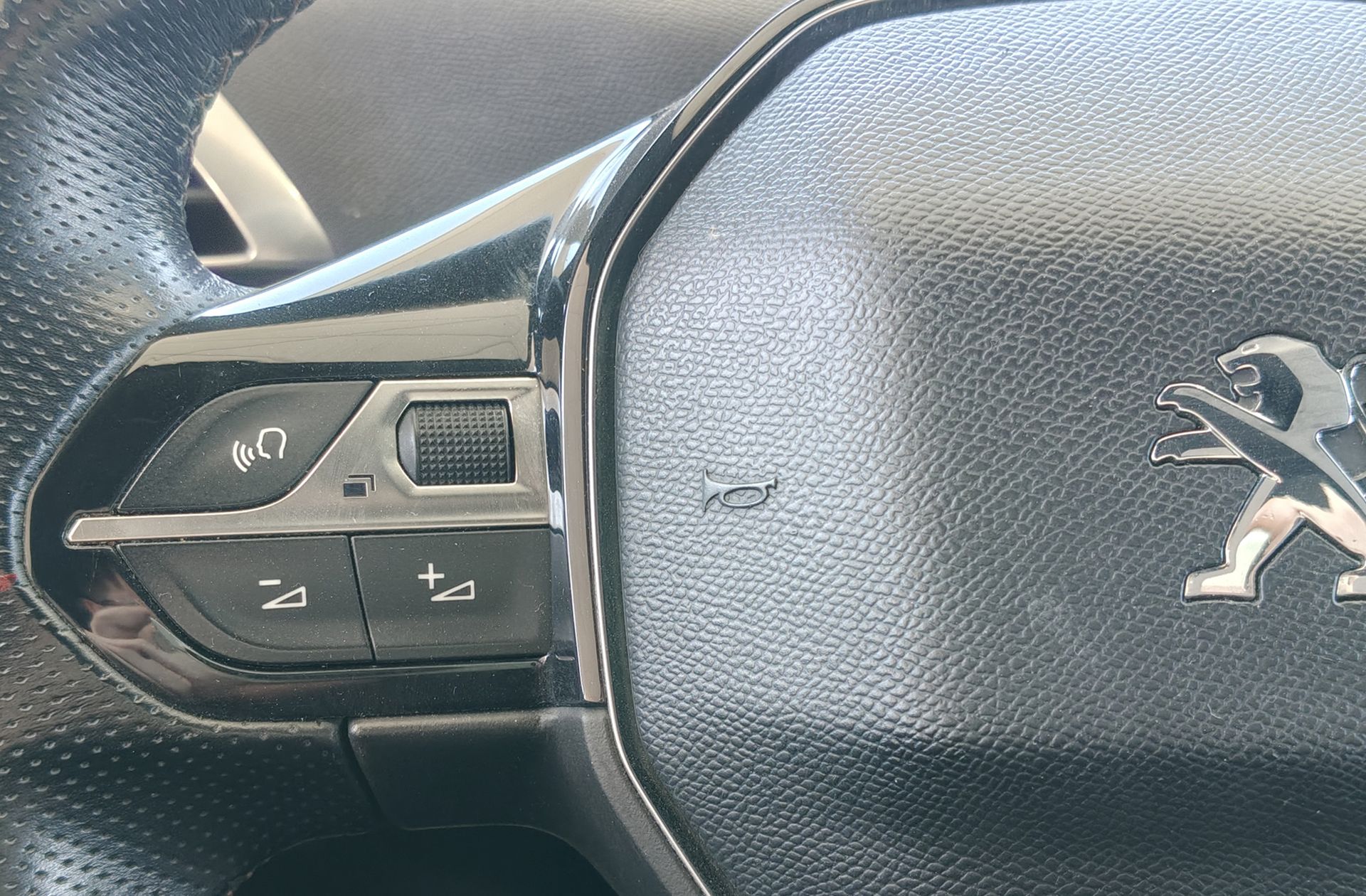 Peugeot 3008 PureTech 130 GT - foto 27