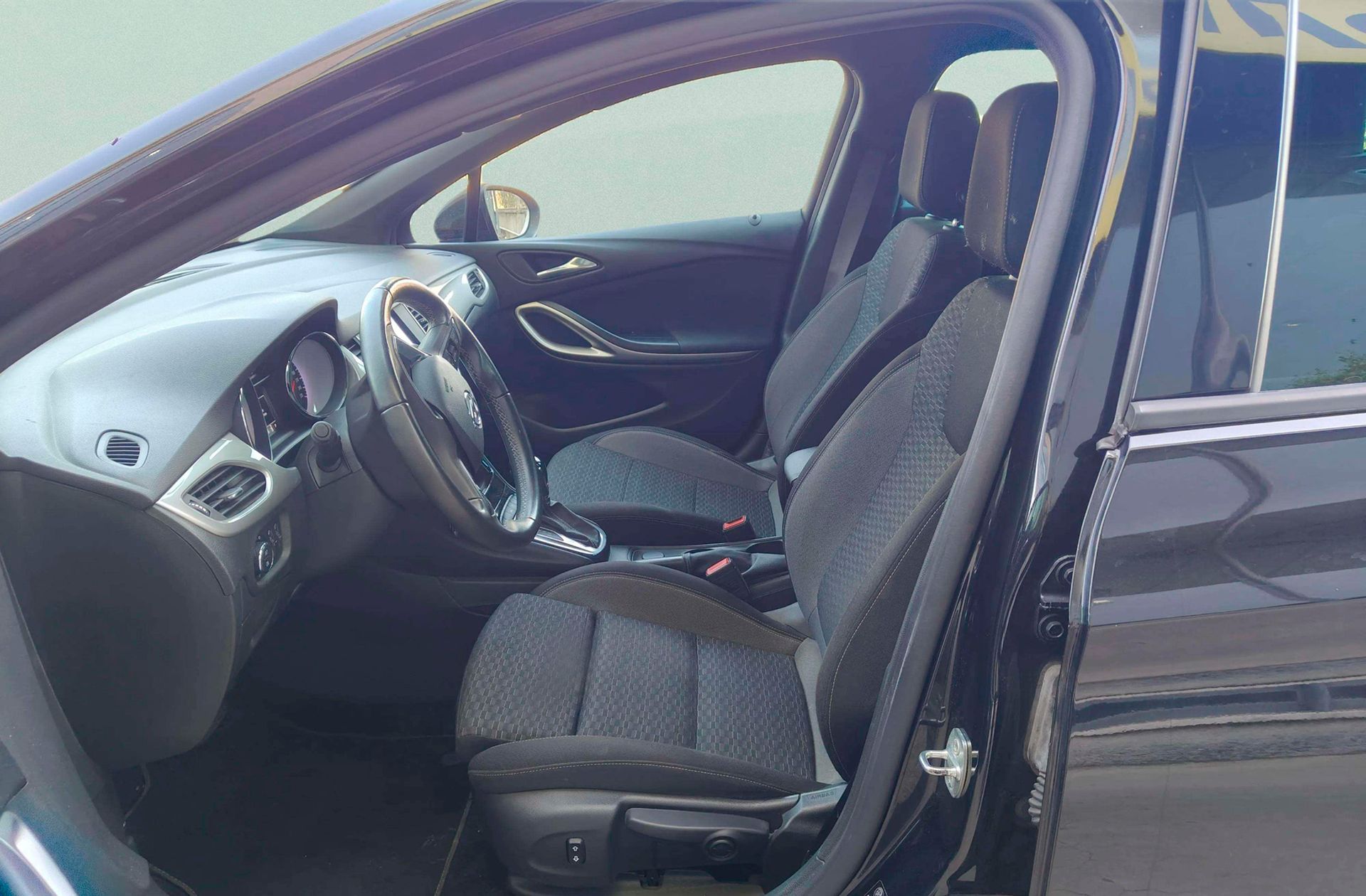 Opel Astra Sports Tourer 1.4T SHT Business Elegance CVT - foto 10