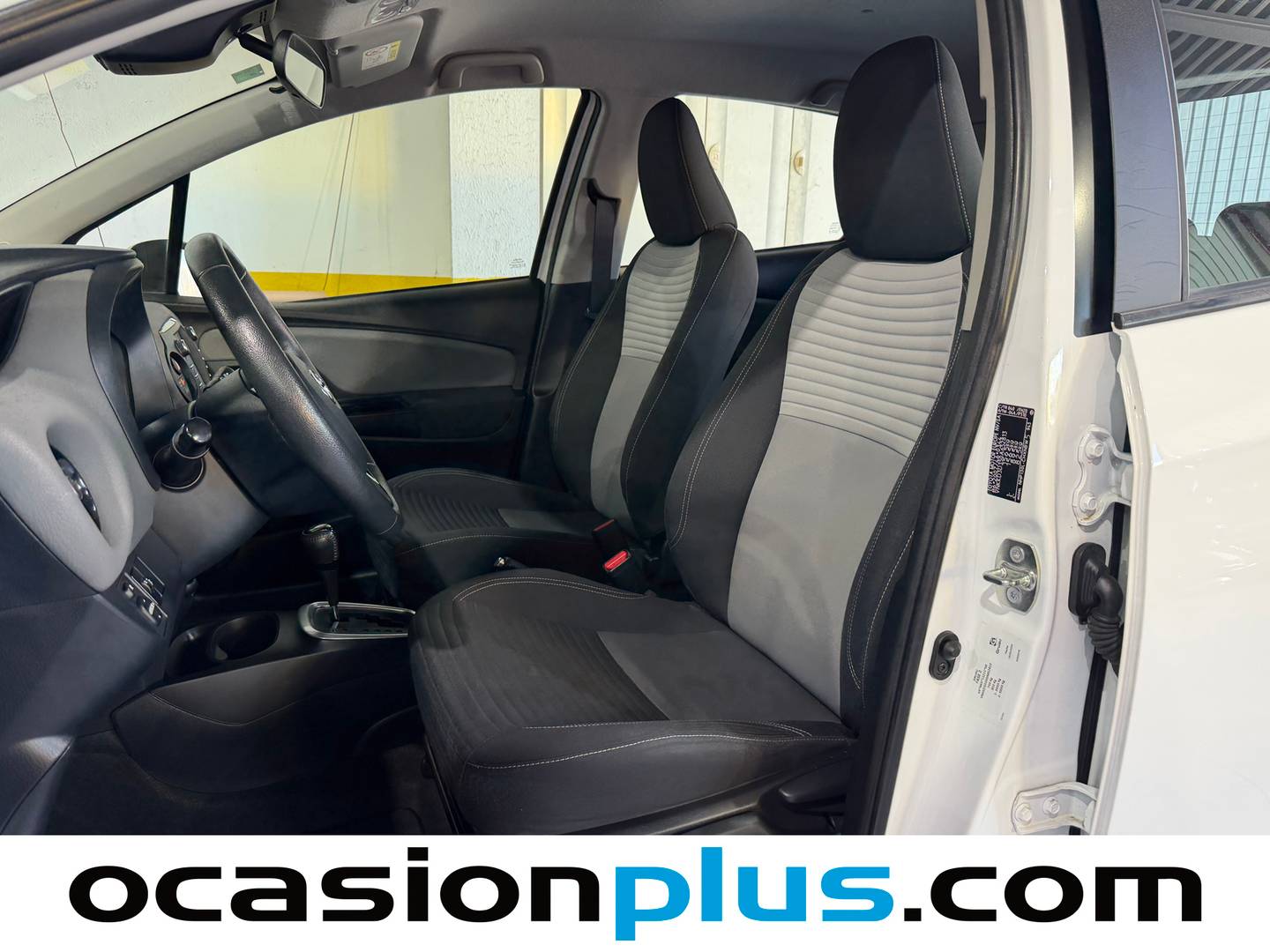 Foto asientos delanteros Toyota Yaris Toyota Yaris 1.5 100H Active (100 CV)
