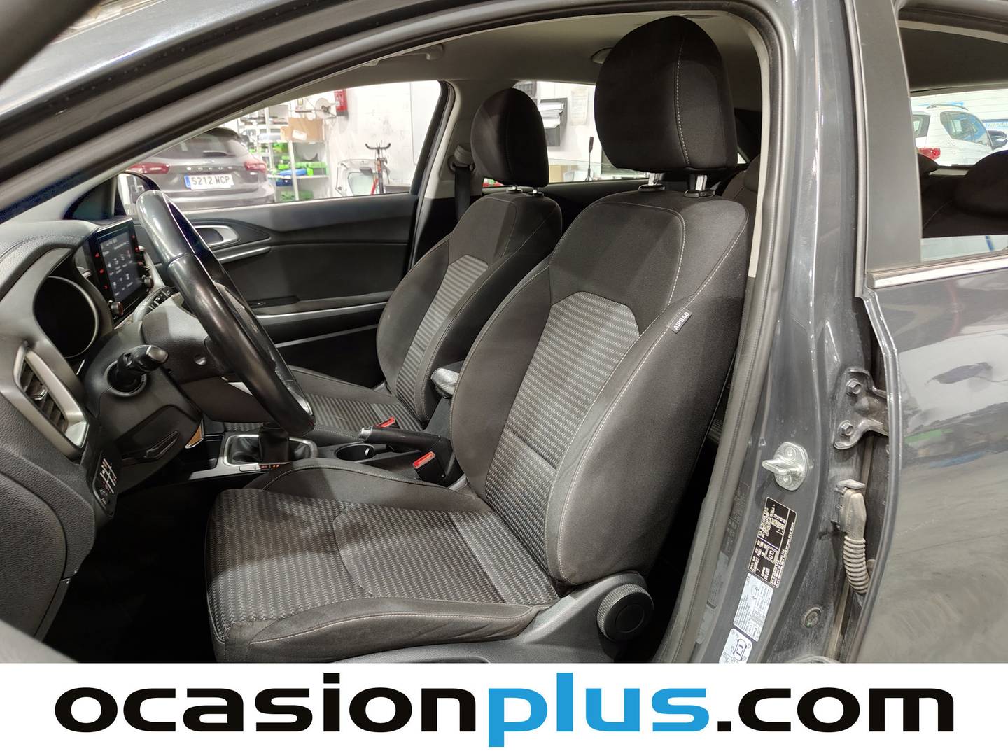 Foto asientos delanteros KIA Ceed KIA Ceed 1.6 MHEV iMT Drive (136 CV)