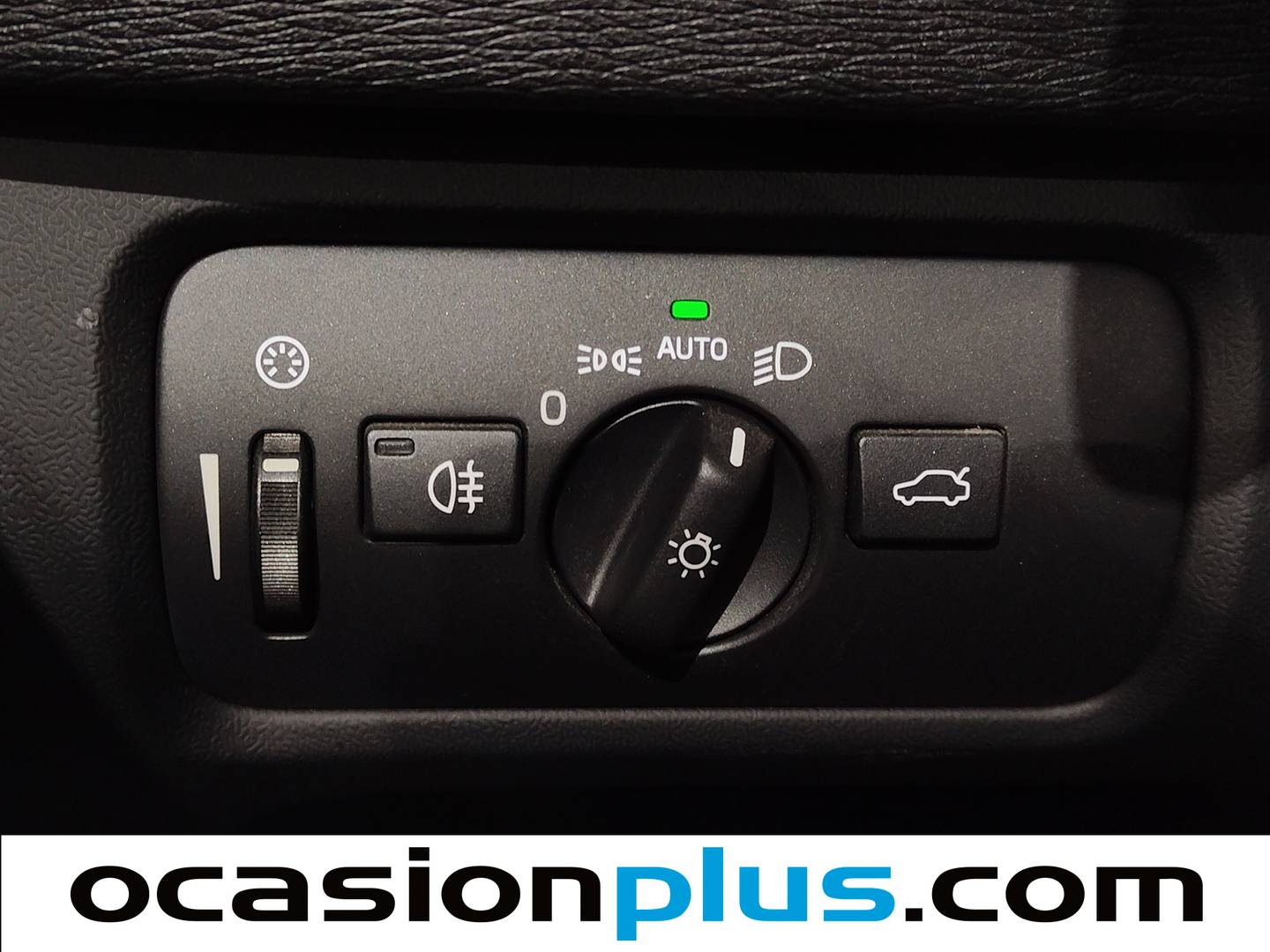 Foto Volvo V40 Volvo V40 D3 Momentum Auto (150 CV)