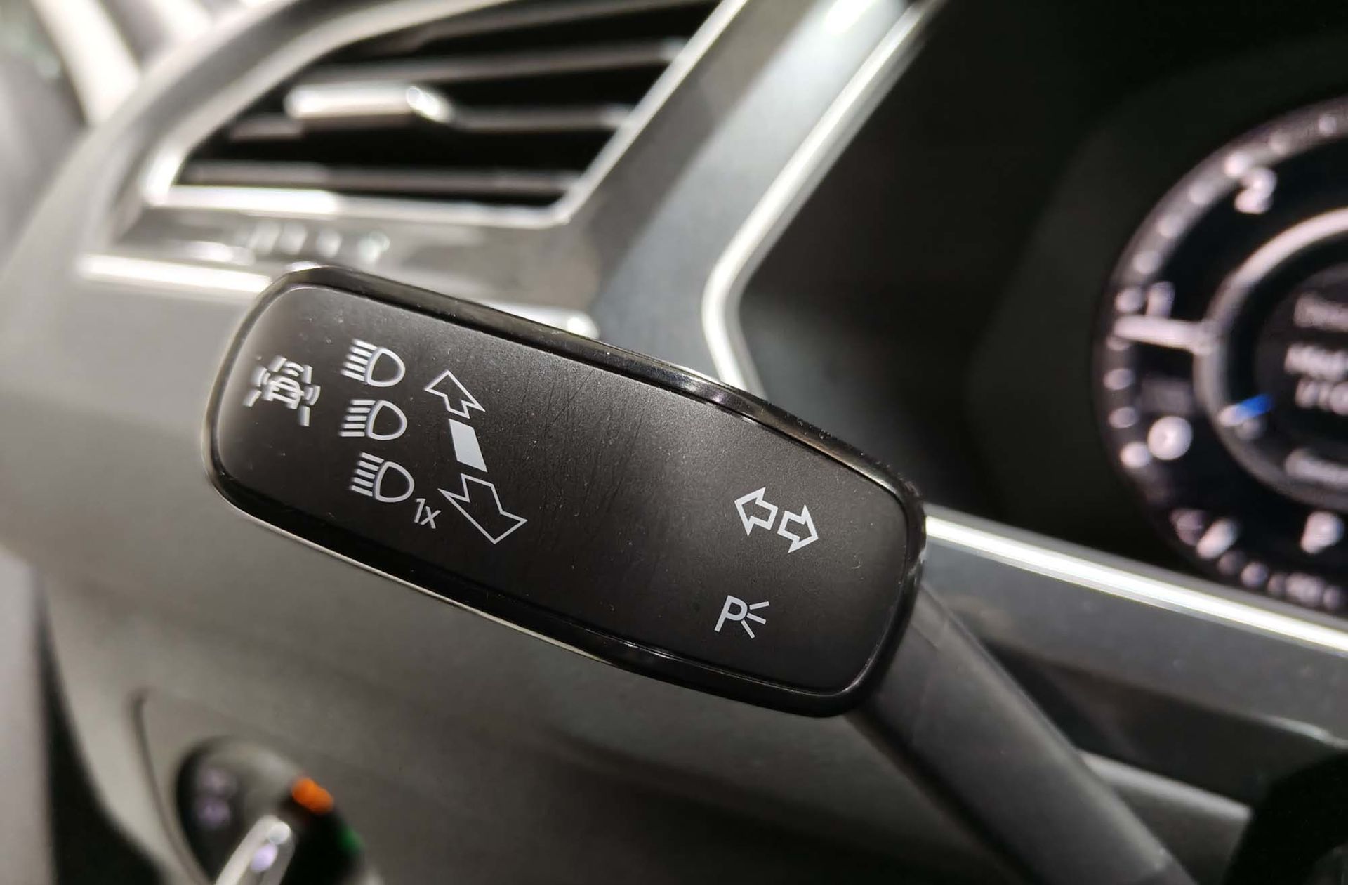 Volkswagen Tiguan Sport 2.0 TDI BMT 4Motion Pack R-line DSG - foto 31