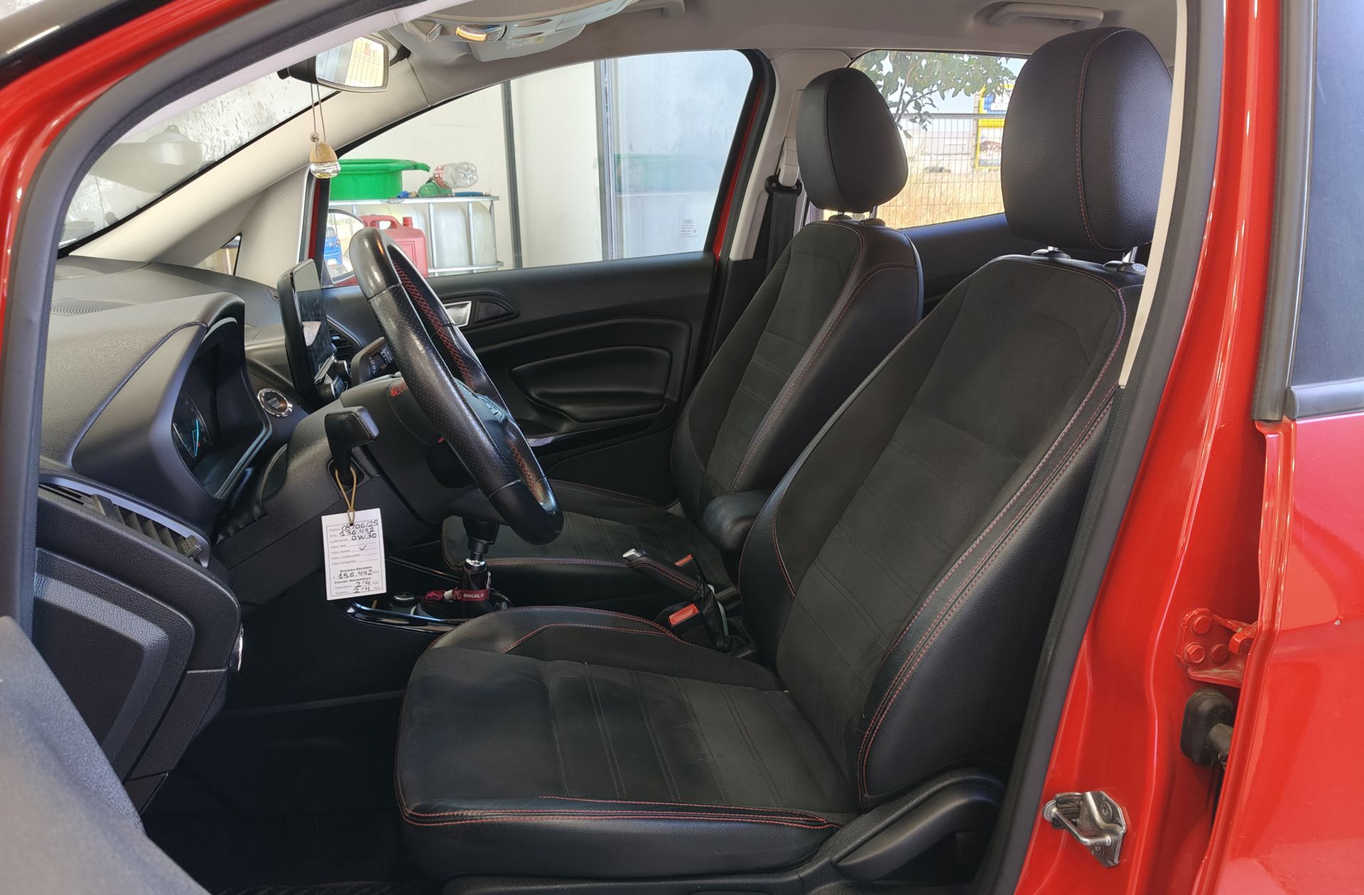 Ford EcoSport 1.5 TDCi ST Line - foto 12