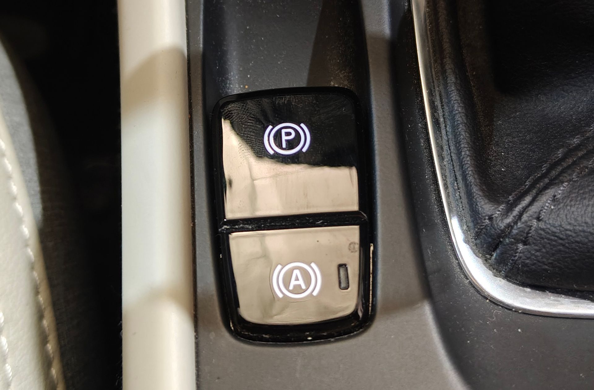 Volvo XC40 T3 Momentum - foto 31