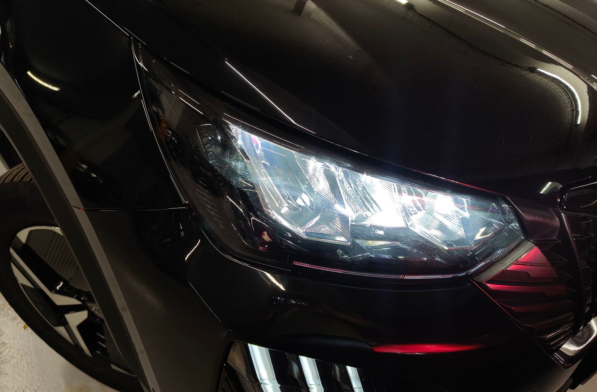 Peugeot 2008 Allure Hybrid eDCS6 - foto 15