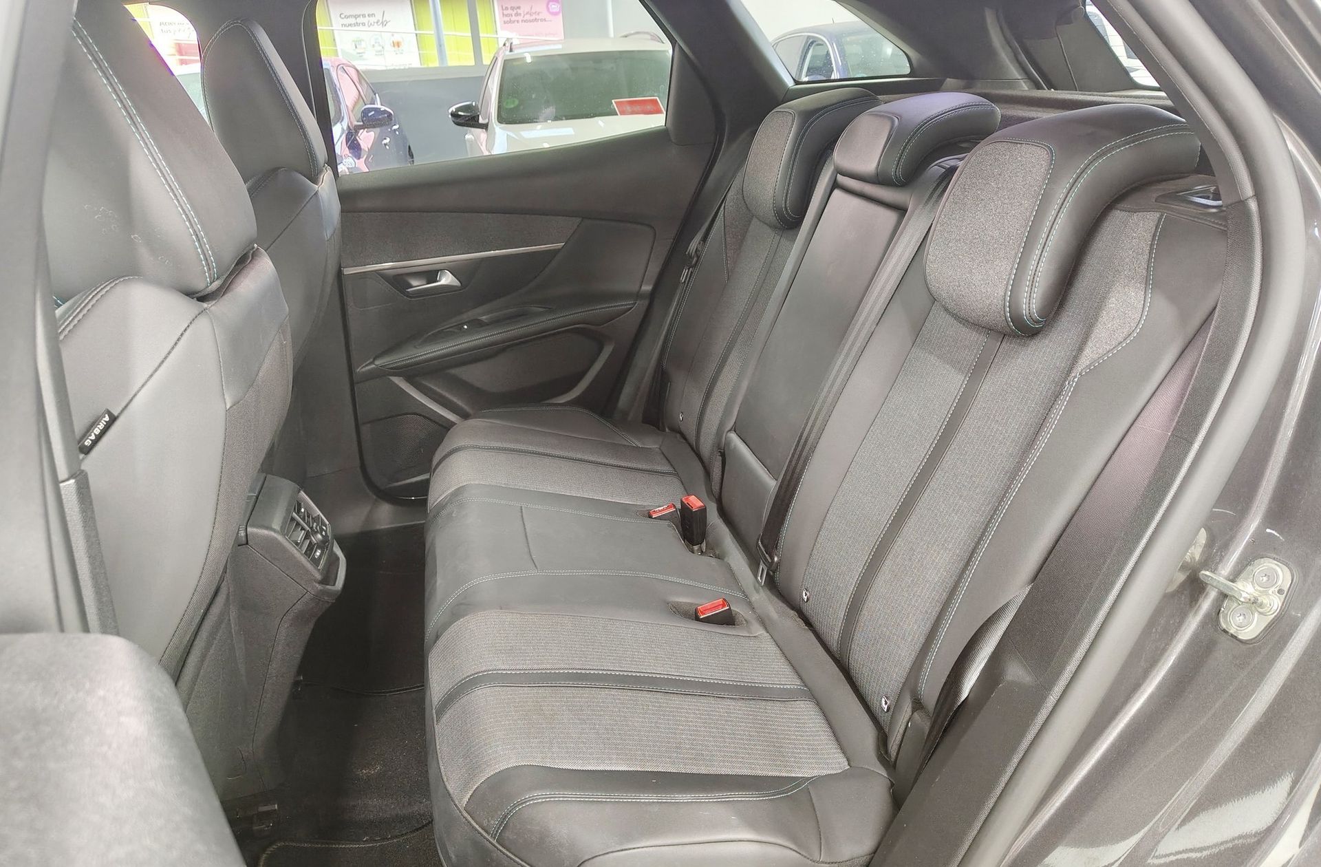 Peugeot 3008 300 Allure Pack e-EAT8 - foto 18