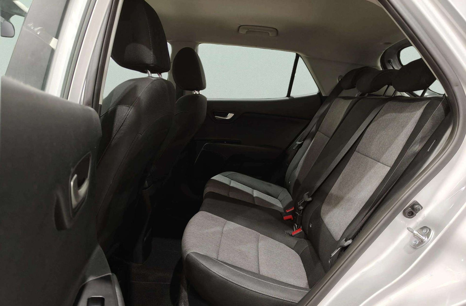 Kia Stonic 1.0 T-GDi MHEV Concept - foto 12