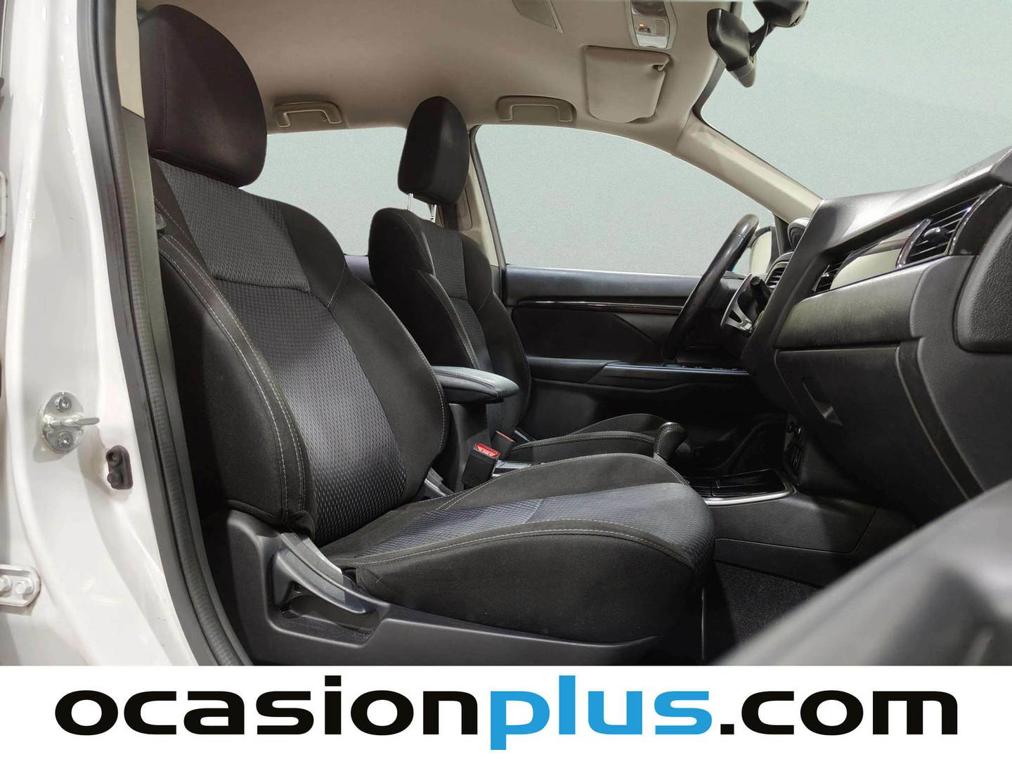 Mitsubishi Outlander Mitsubishi Outlander 200 MPI Motion 2WD CVT (150 CV) 7 Plazas km 0