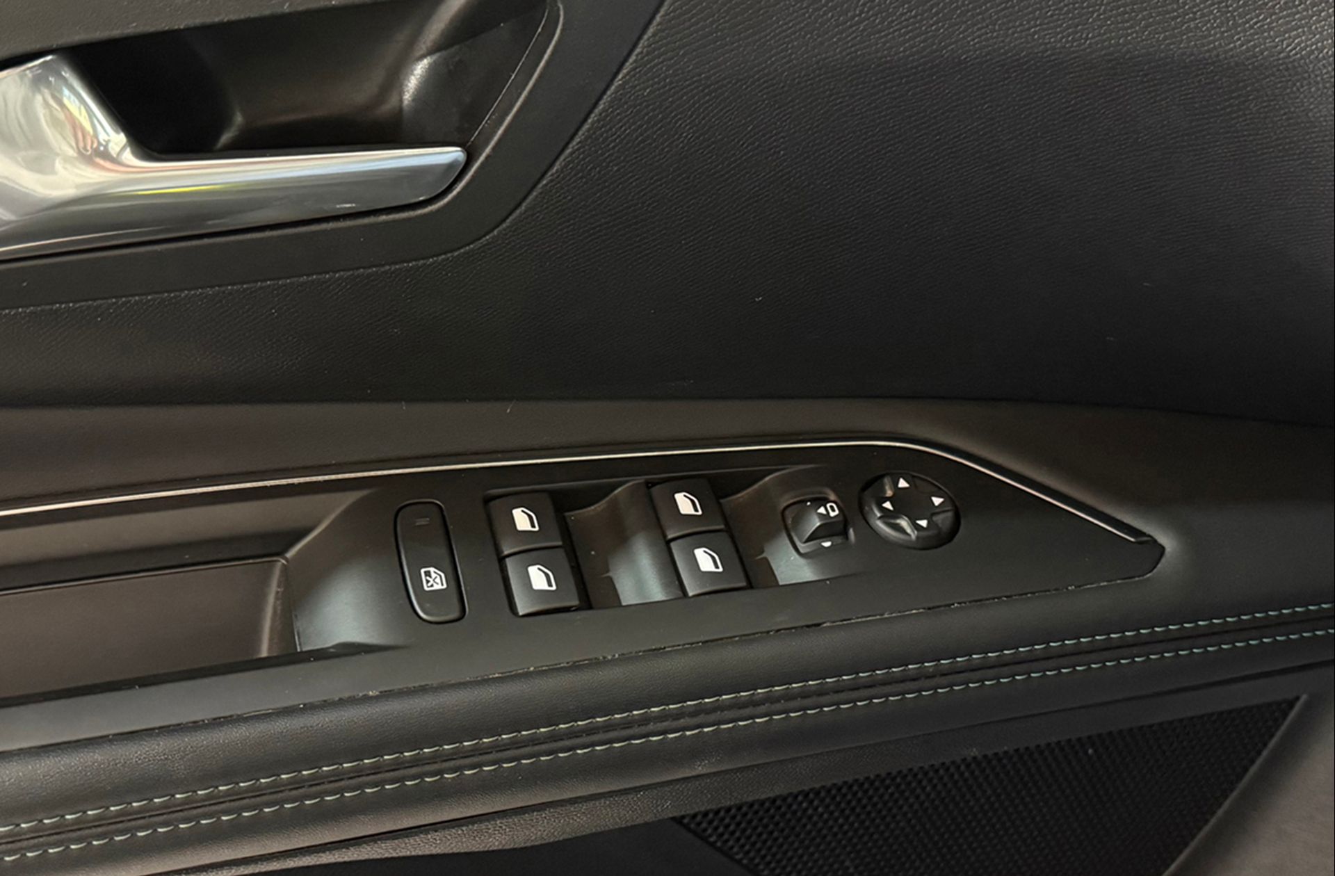Peugeot 3008 300 Allure Pack e-EAT8 4x4 - foto 35