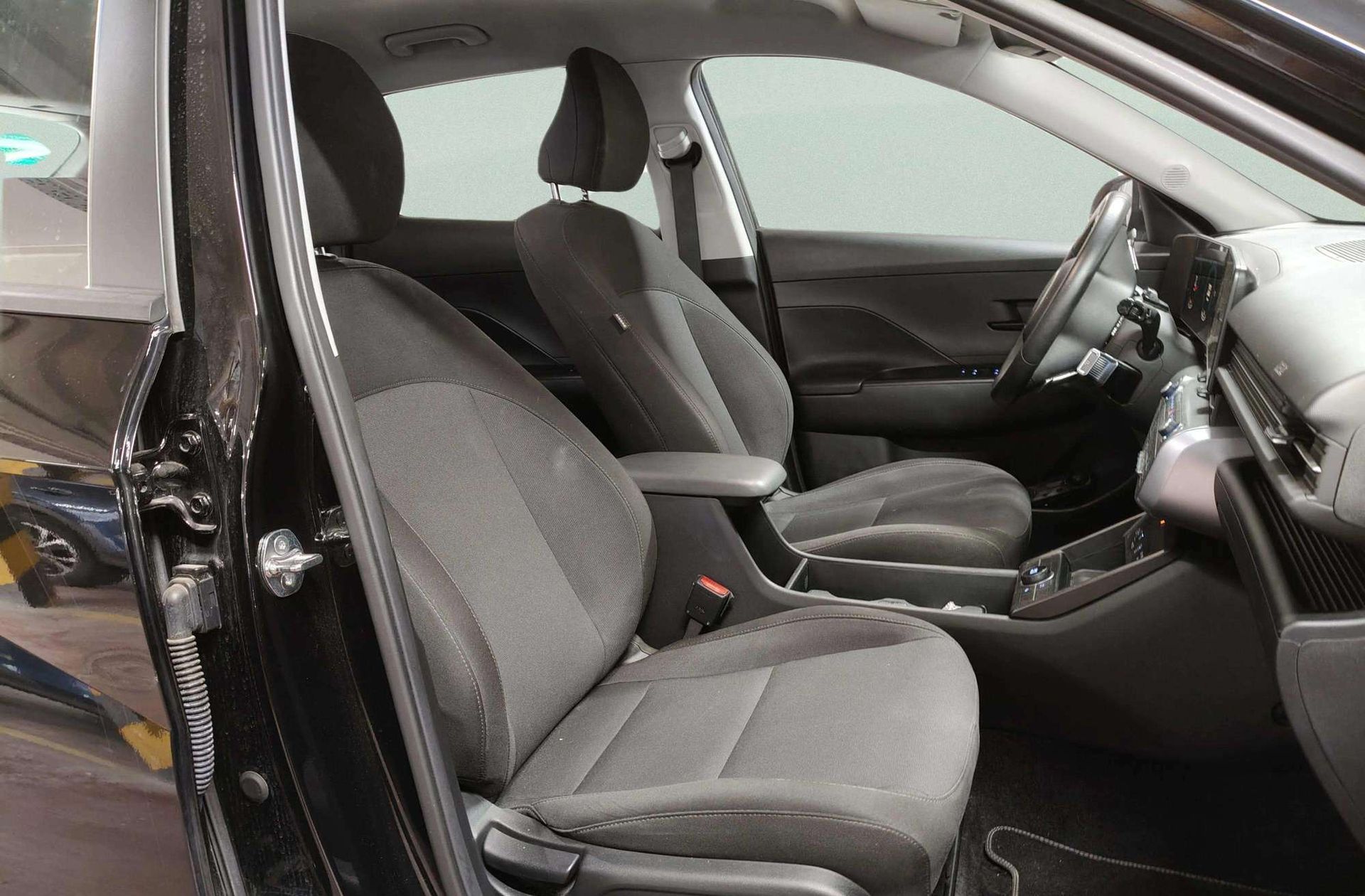 Hyundai Kona 1.6 GDI HEV Maxx DCT - foto 18