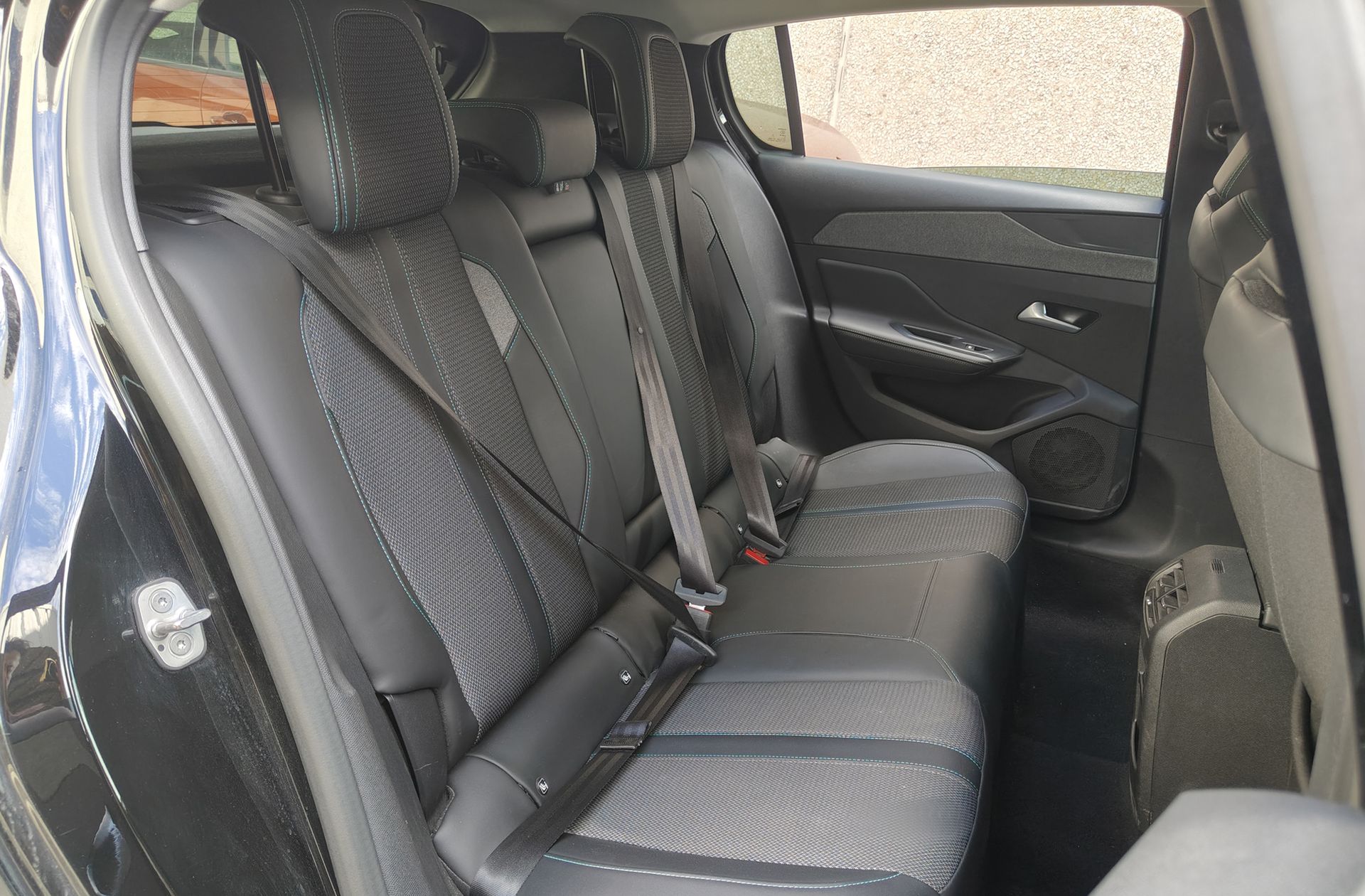 Peugeot 308 Allure BlueHDi 130 EAT8 - foto 17