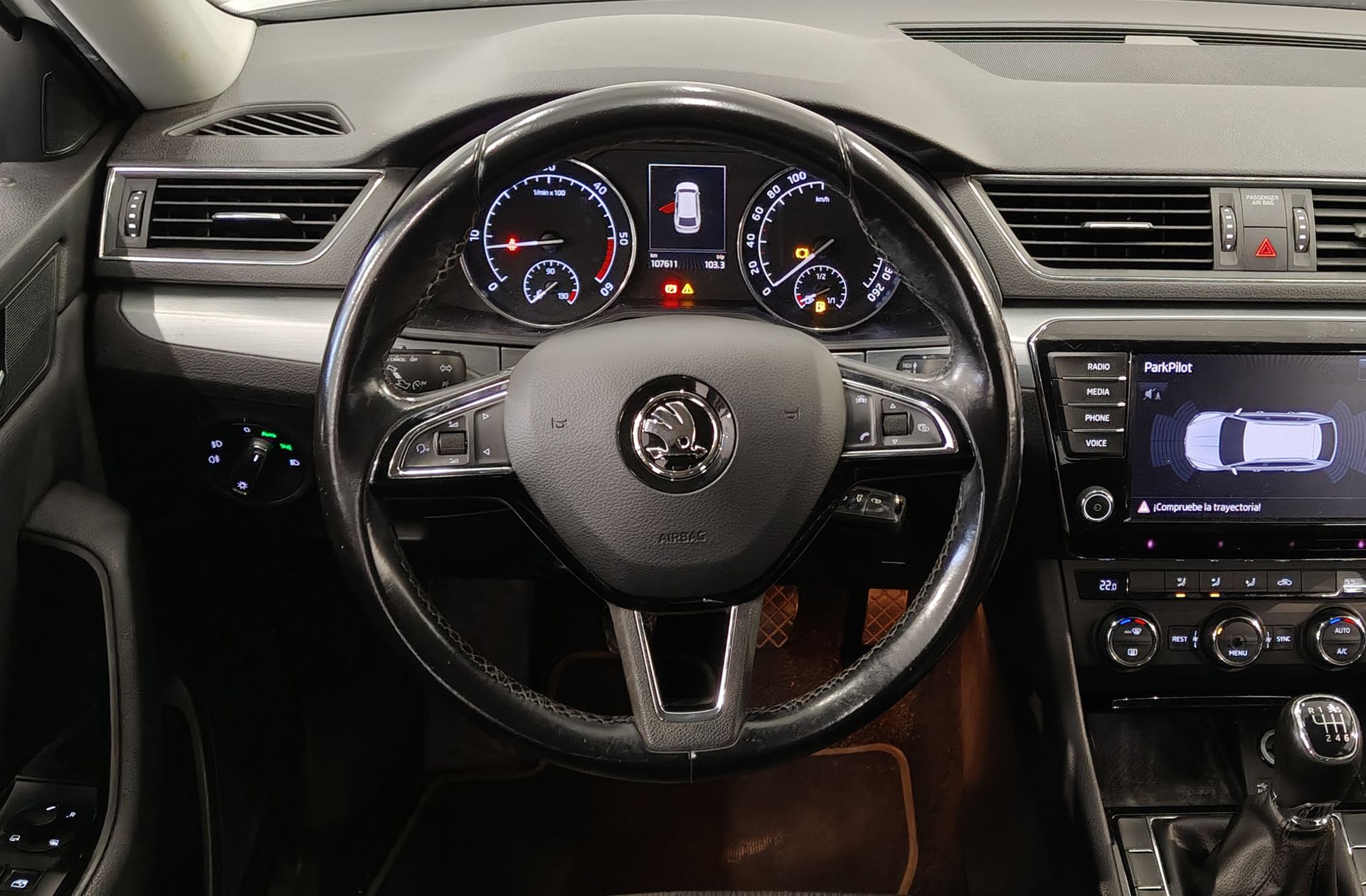 Škoda Superb Combi 2.0 TDI Ambition - foto 23