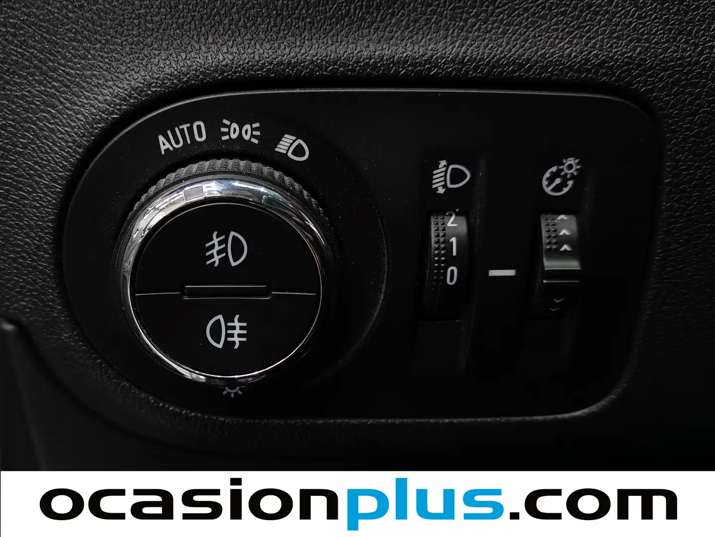 Foto Opel Crossland X Opel Crossland X 1.2 S&S Design Line 120 Aniversario (110 CV)