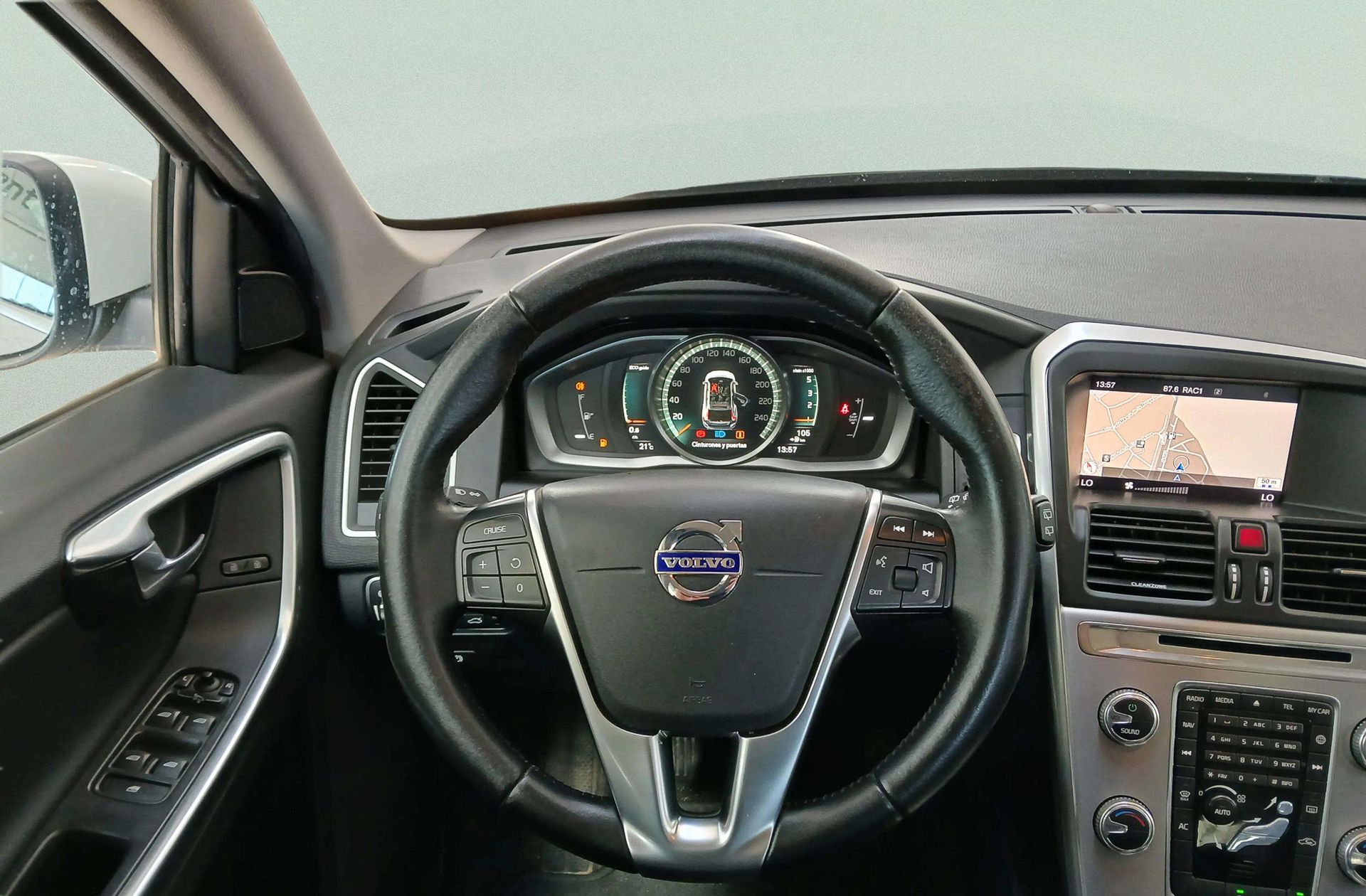 Volvo XC60 D4 Momentum - foto 19