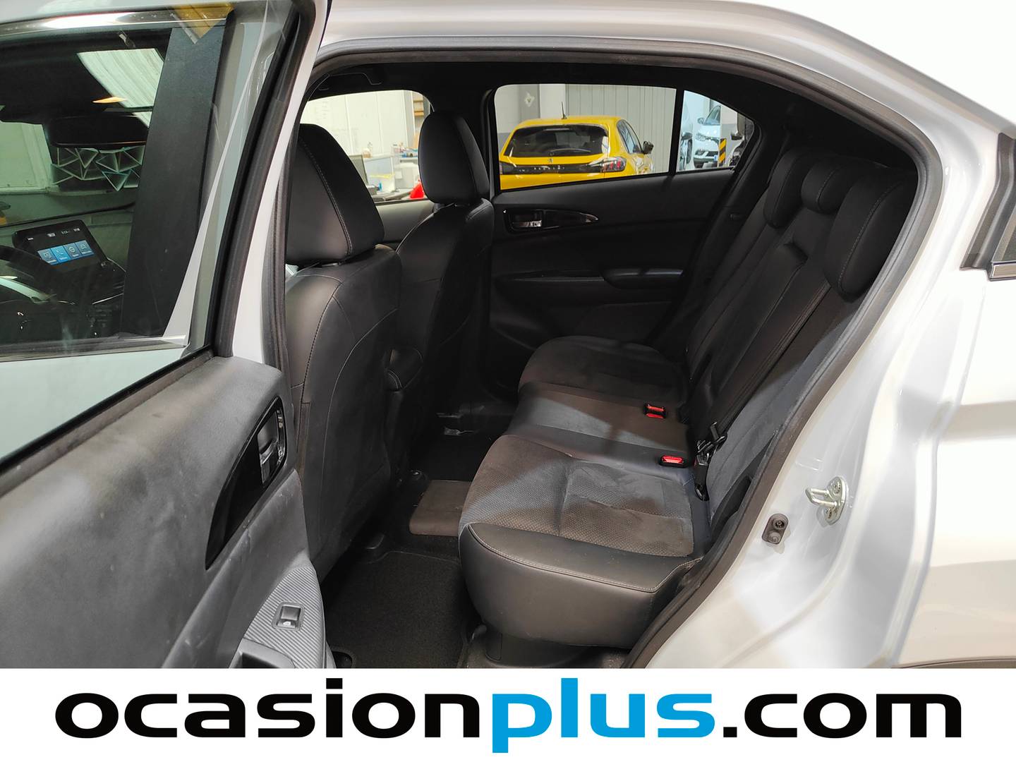 Foto asientos traseros Mitsubishi Eclipse Cross Mitsubishi Eclipse Cross Eclipse Cross 2.4 PHEV Kaiteki 4WD Auto (188 CV)
